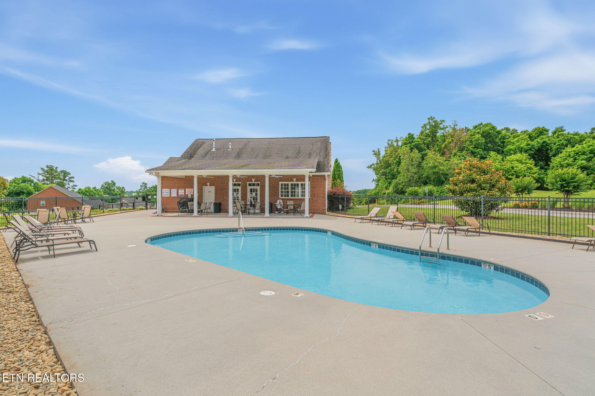 1016 Jacksonian Way Lenoir City TN 37772