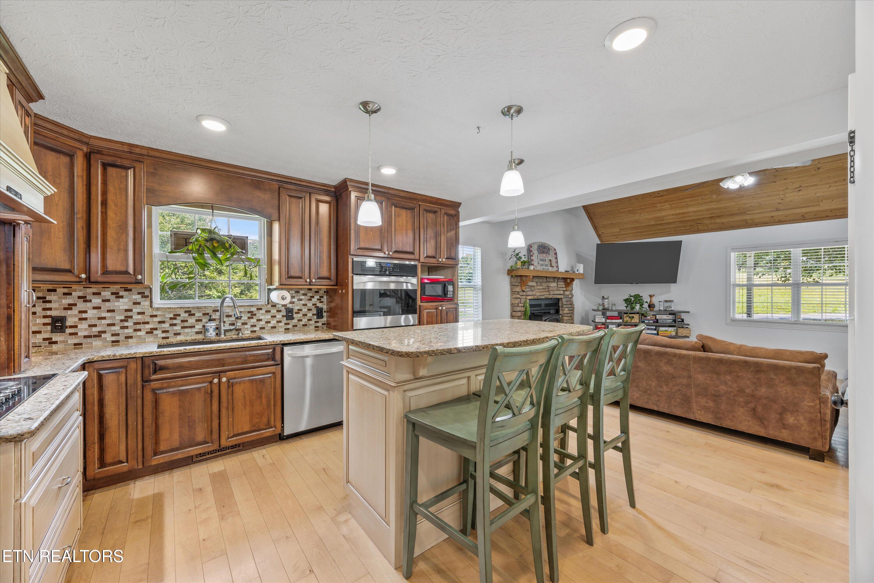 986 Marlow Circle Clinton TN 37716