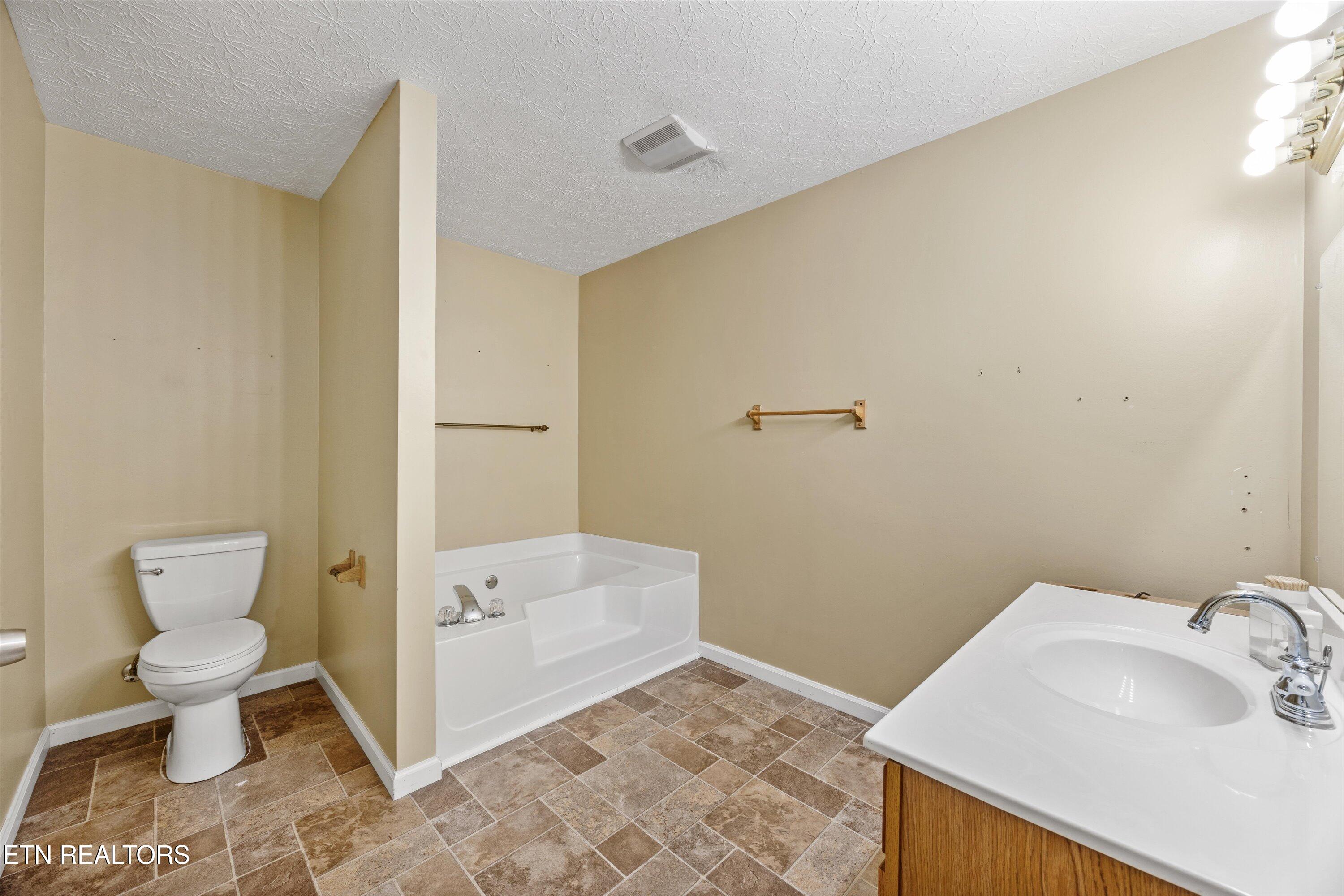 986 Marlow Circle Clinton TN 37716