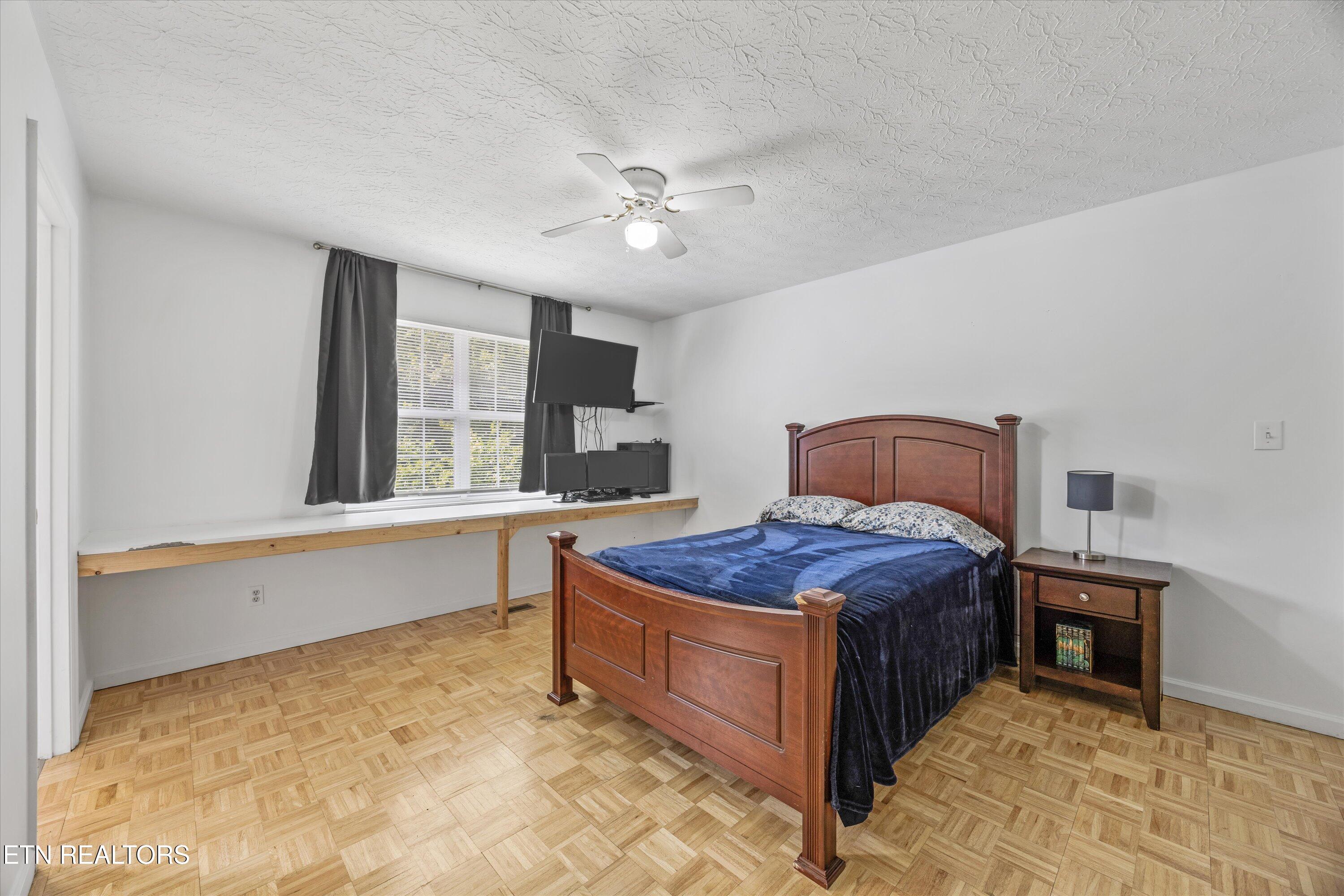 986 Marlow Circle Clinton TN 37716