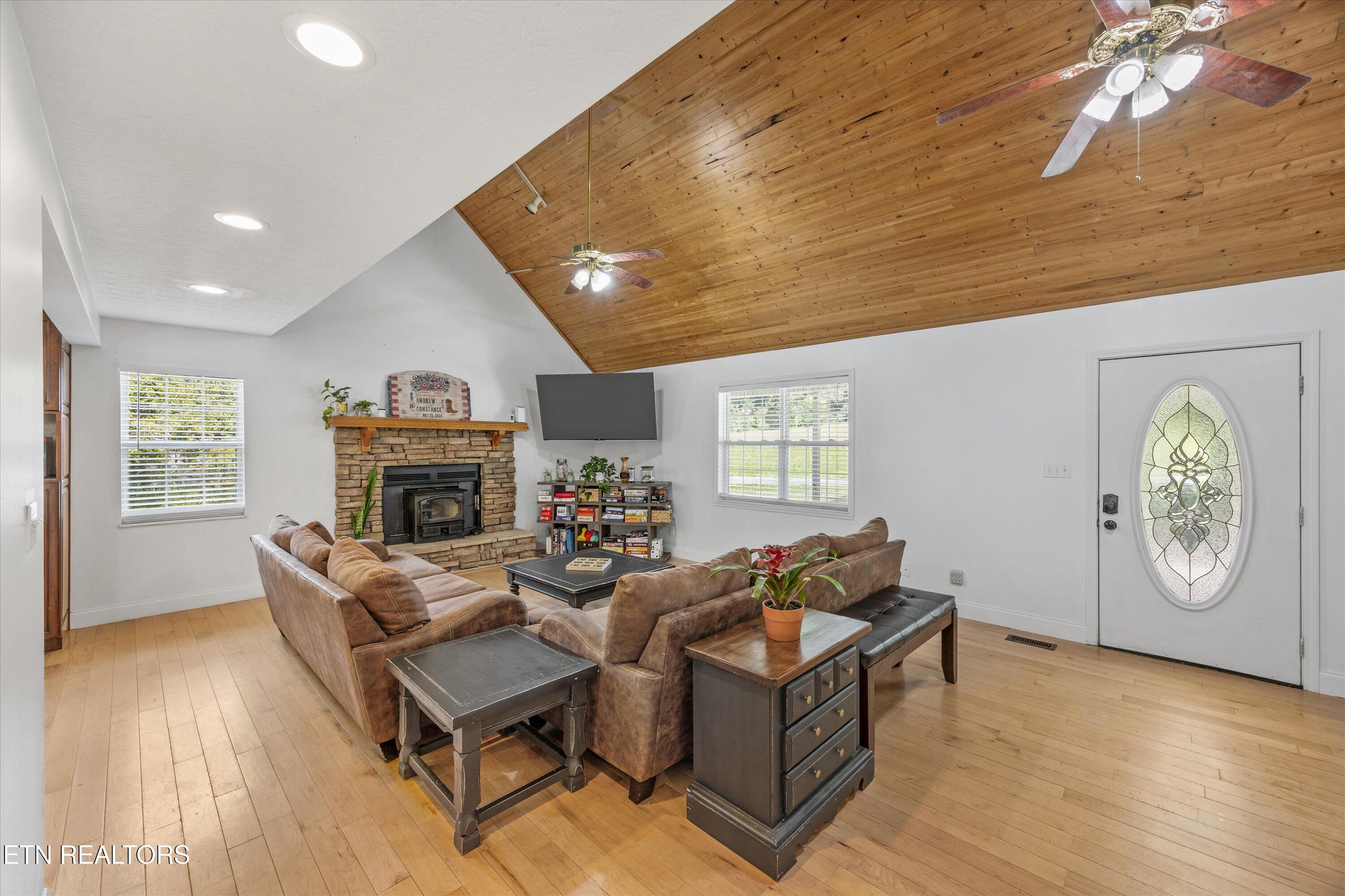 986 Marlow Circle Clinton TN 37716