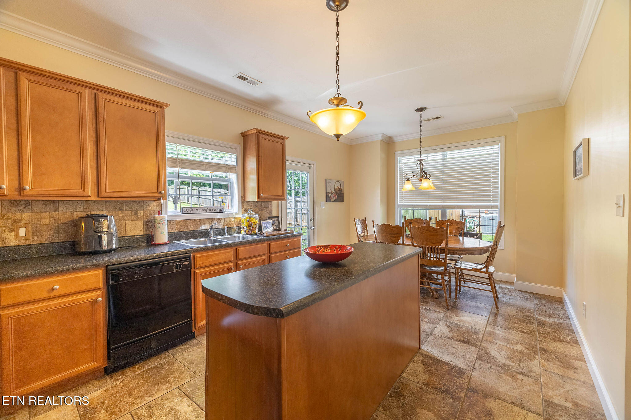 120 E Glenview Drive Lenoir City TN 37771