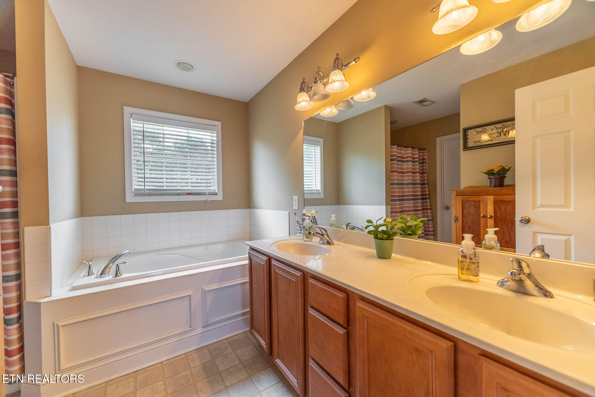 120 E Glenview Drive Lenoir City TN 37771