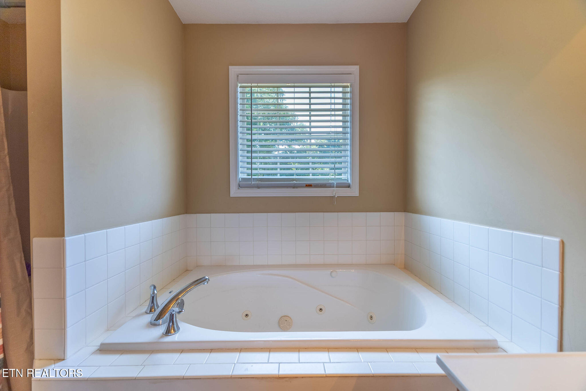 120 E Glenview Drive Lenoir City TN 37771