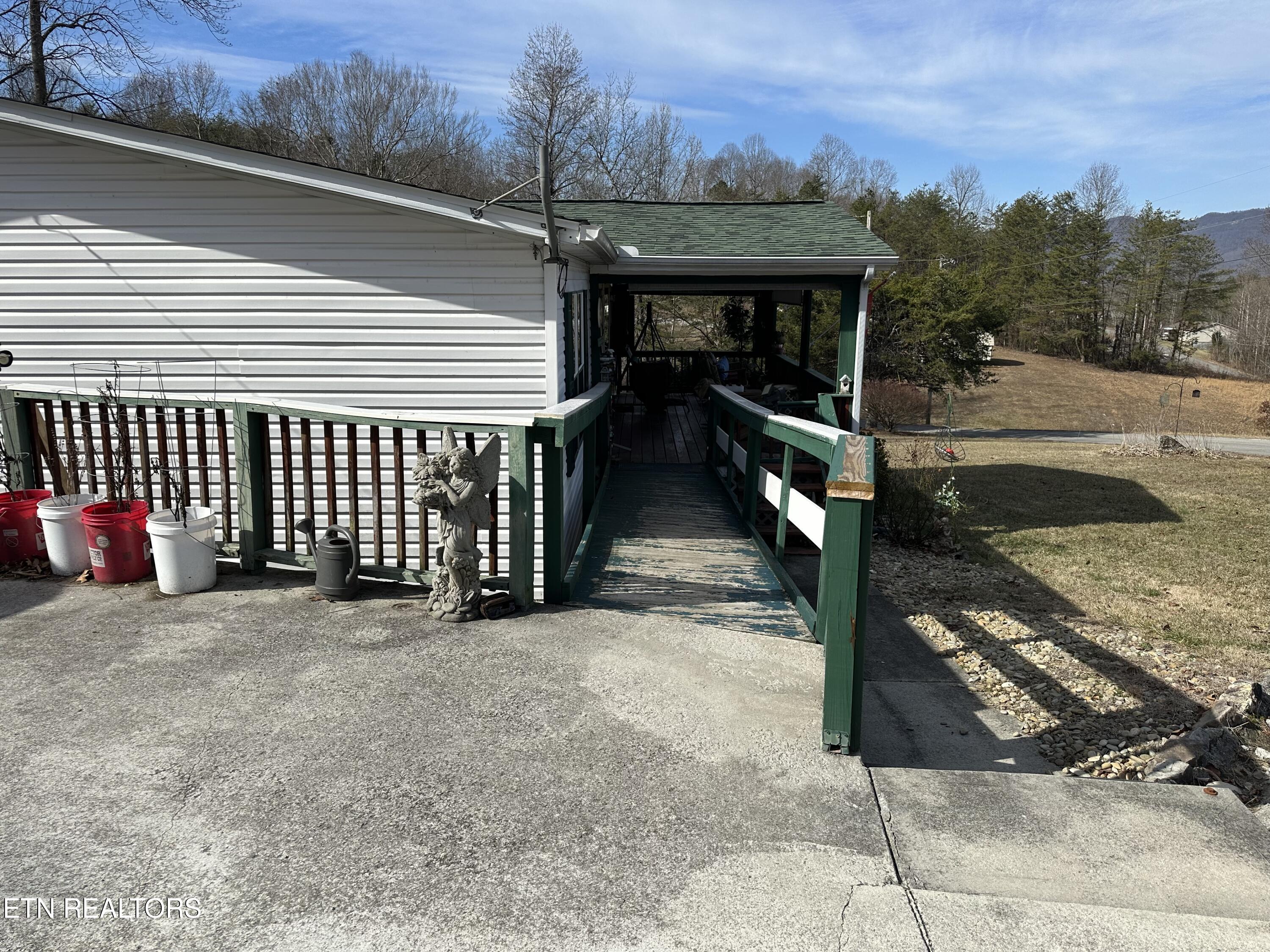 222 E Cumberland Lane Speedwell TN 37870