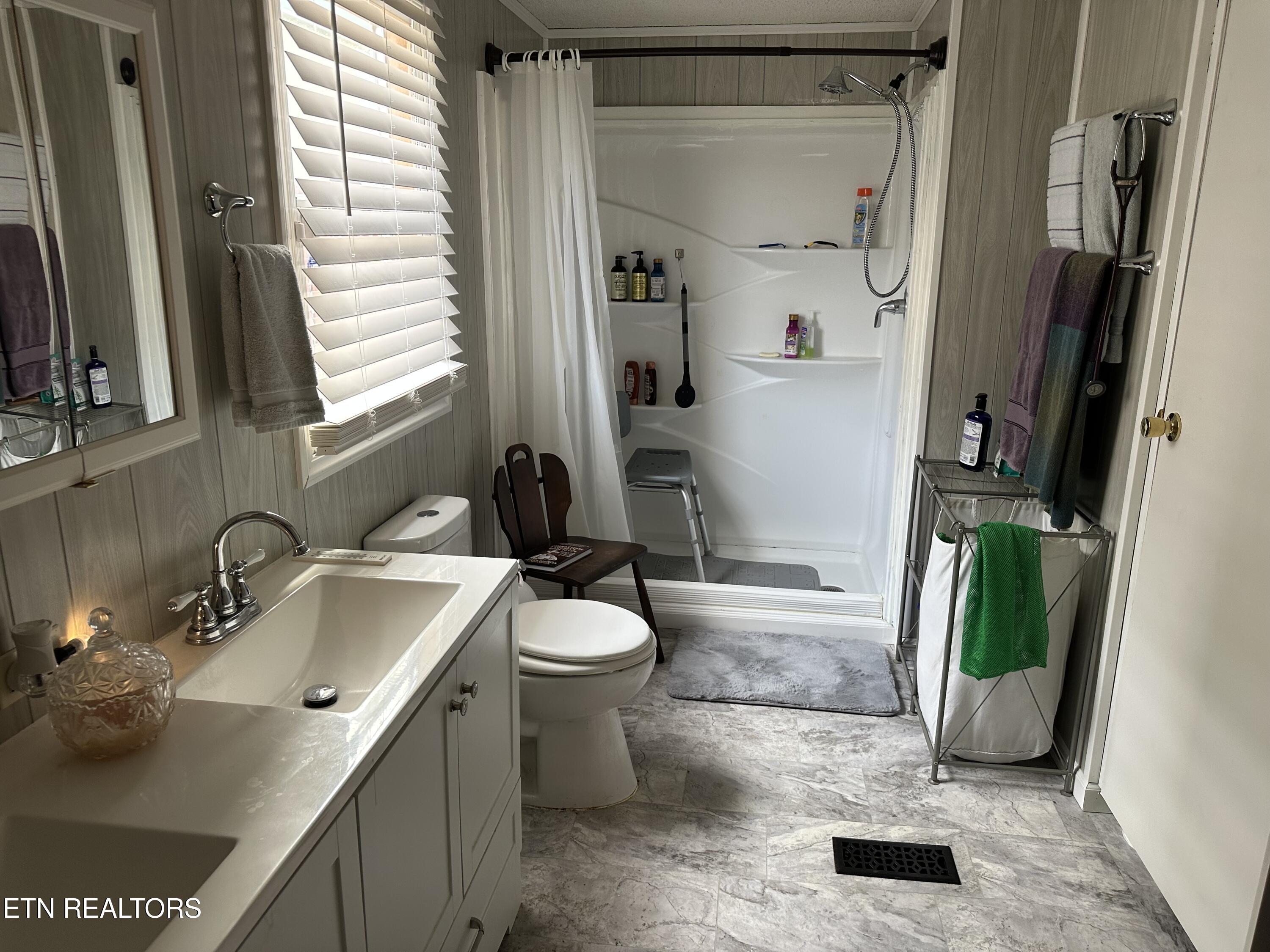 222 E Cumberland Lane Speedwell TN 37870