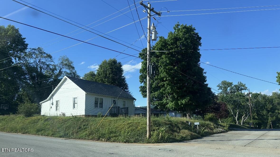 401 Maple Street Harriman TN 37748