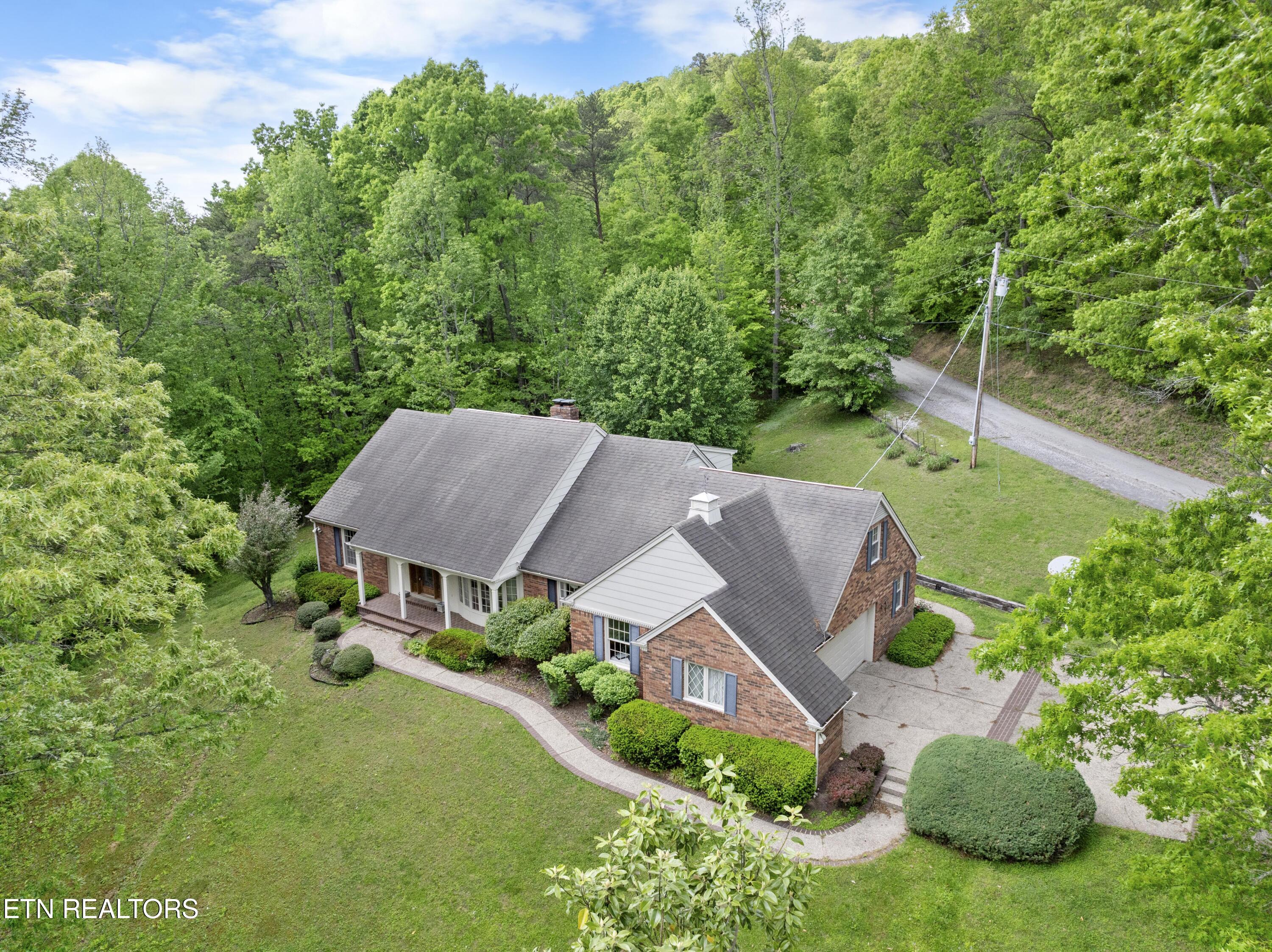 145 Lynn Avenue Jellico TN 37762