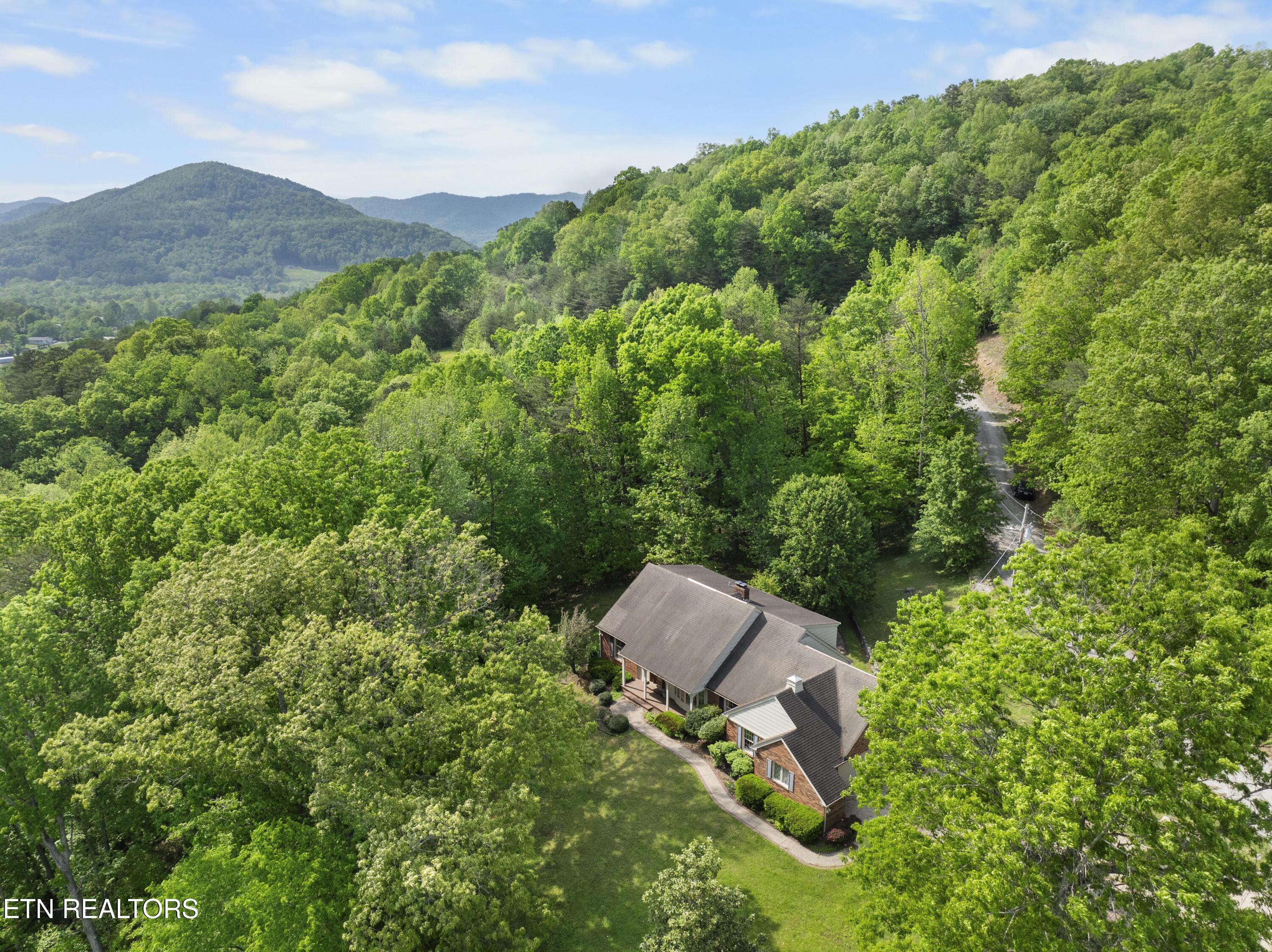 145 Lynn Avenue Jellico TN 37762