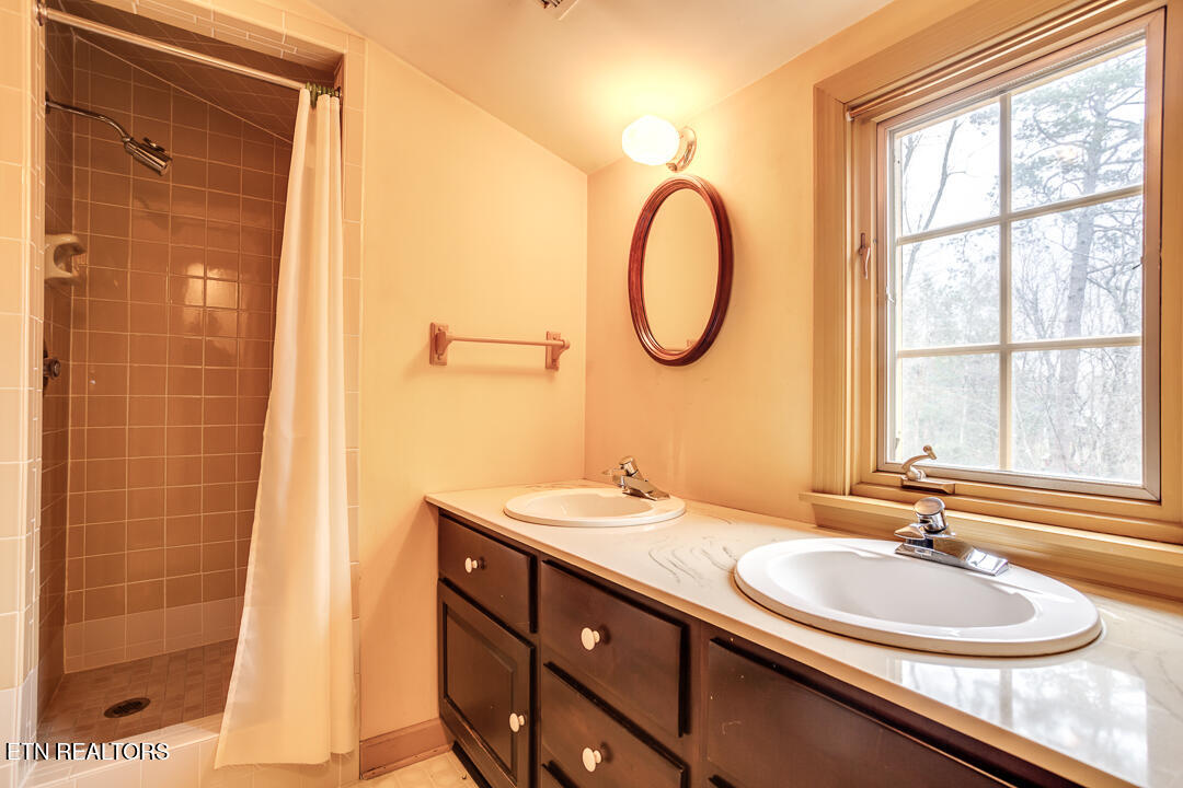 52 Deer Ridge Road Norris TN 37828