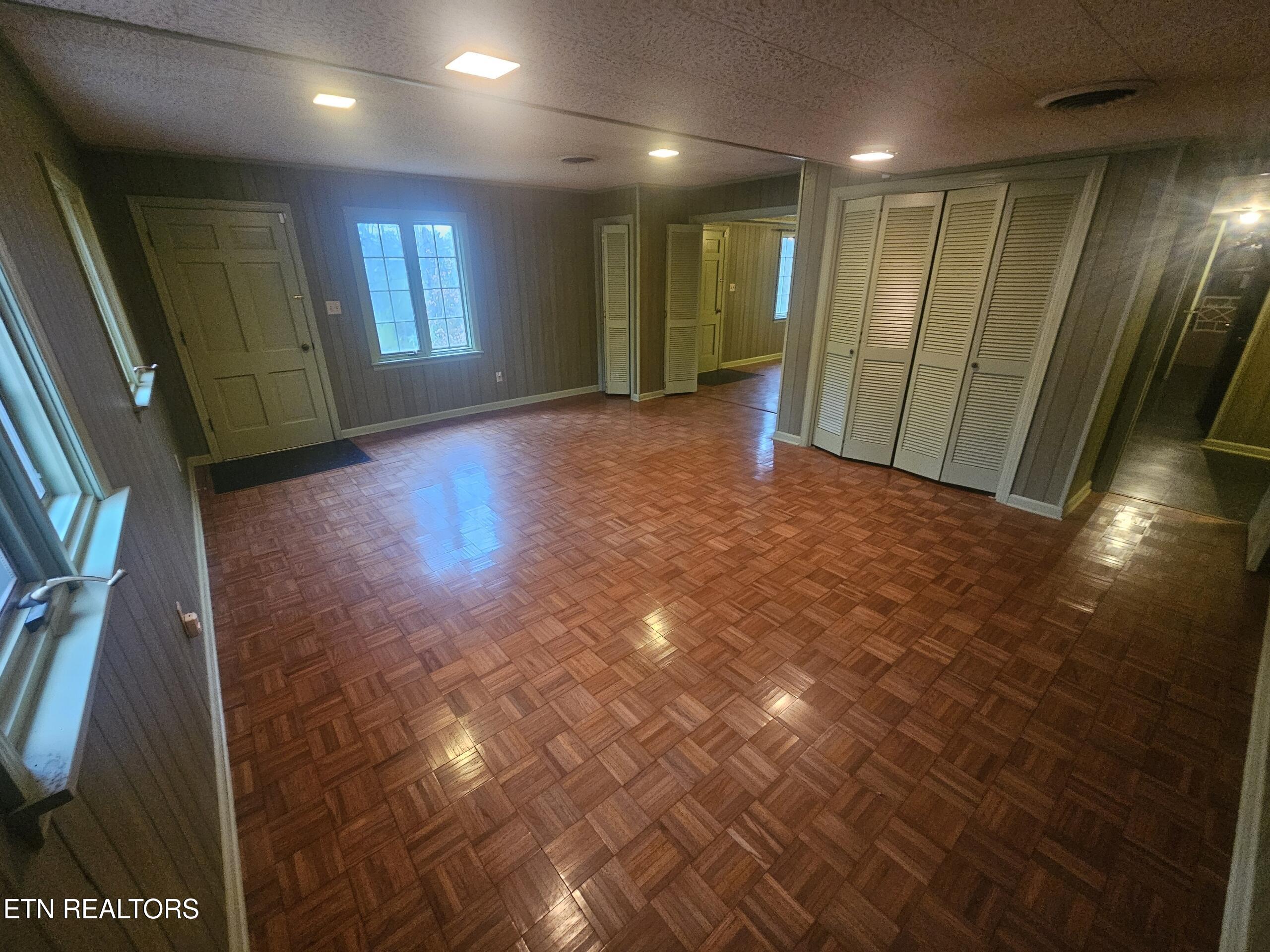 52 Deer Ridge Road Norris TN 37828