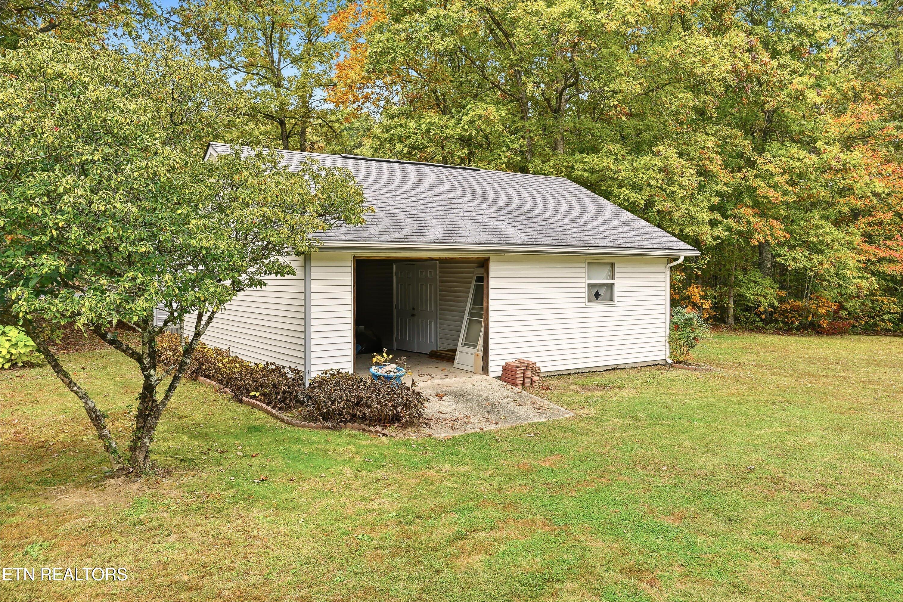 1569 Hollis Poore Road Jamestown TN 38556