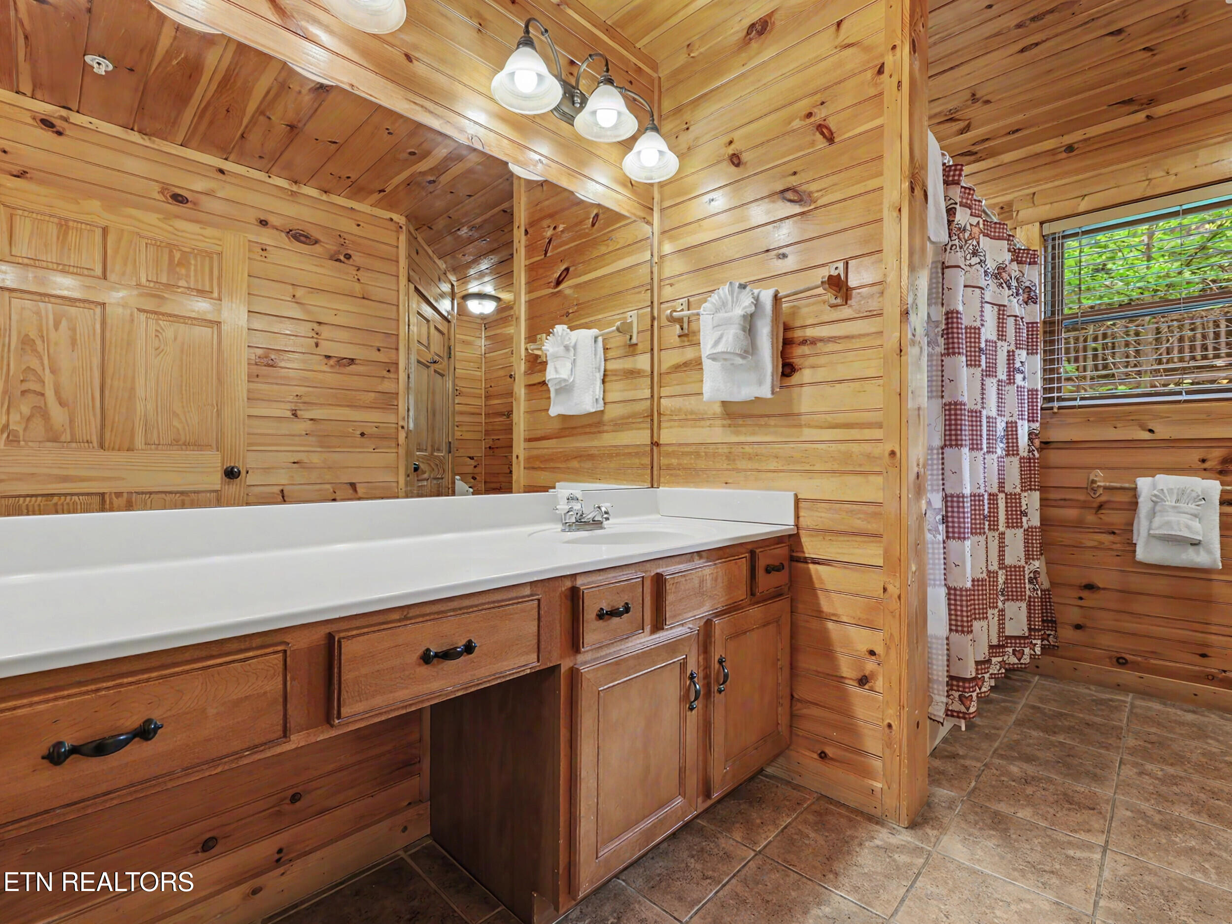 805 Spirit Loop Way Gatlinburg TN 37738