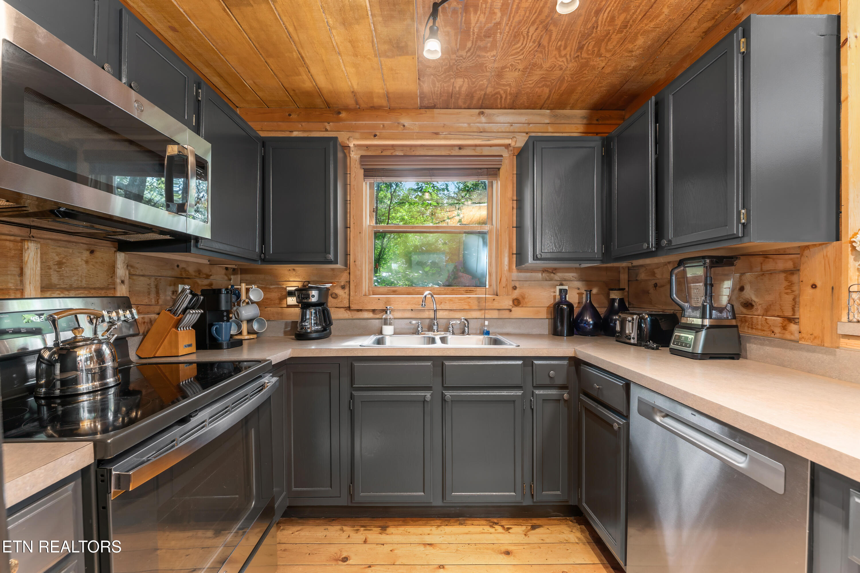 1820 Beach Front Drive Sevierville TN 37876