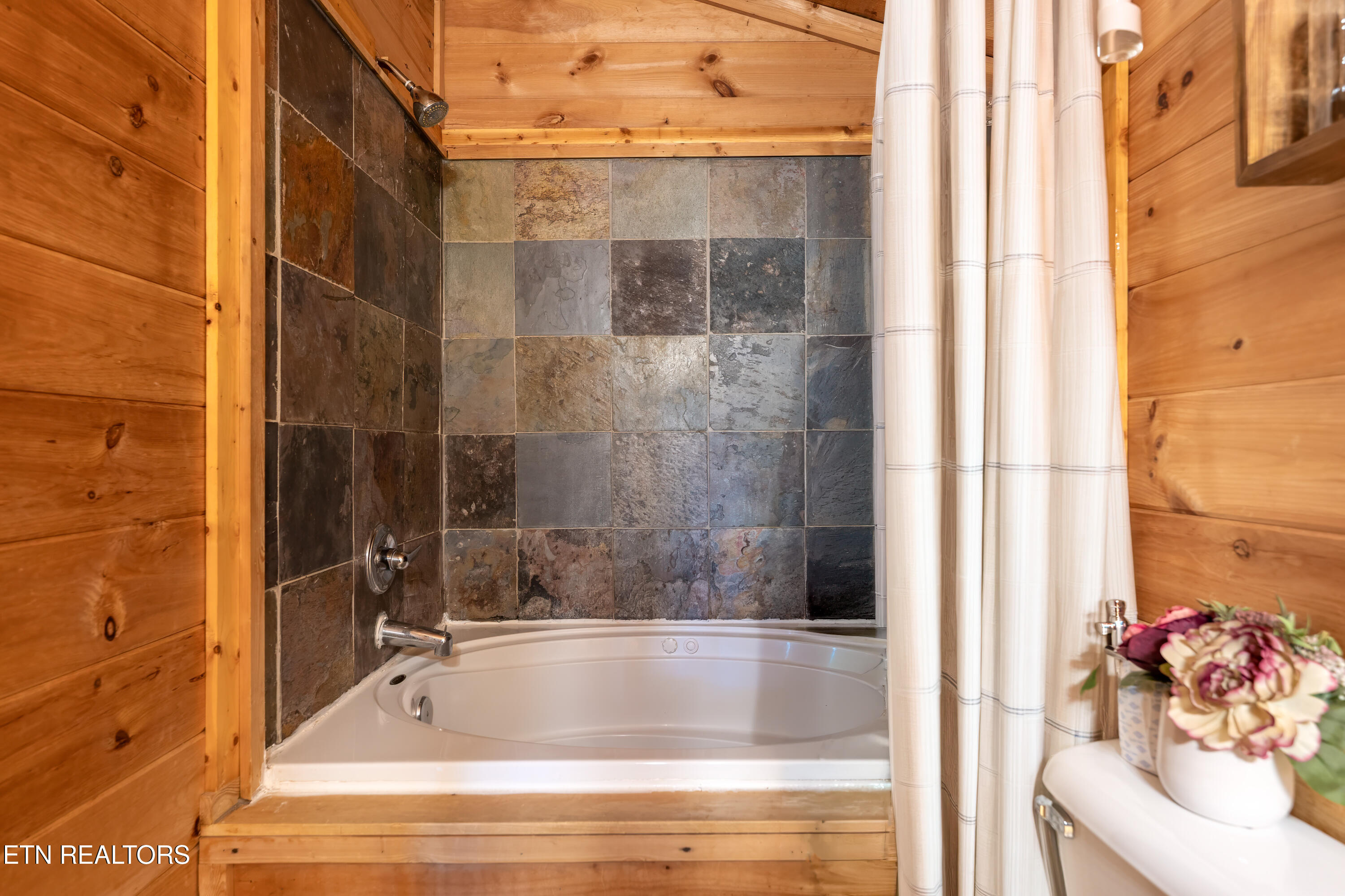 1820 Beach Front Drive Sevierville TN 37876