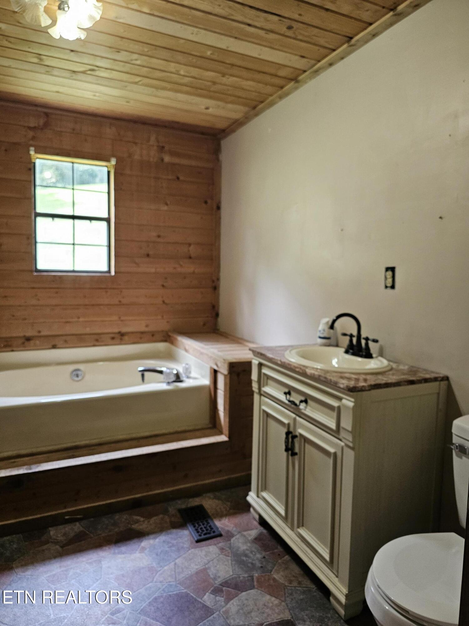 264 Old Long Hollow Road Lafollette TN 37766