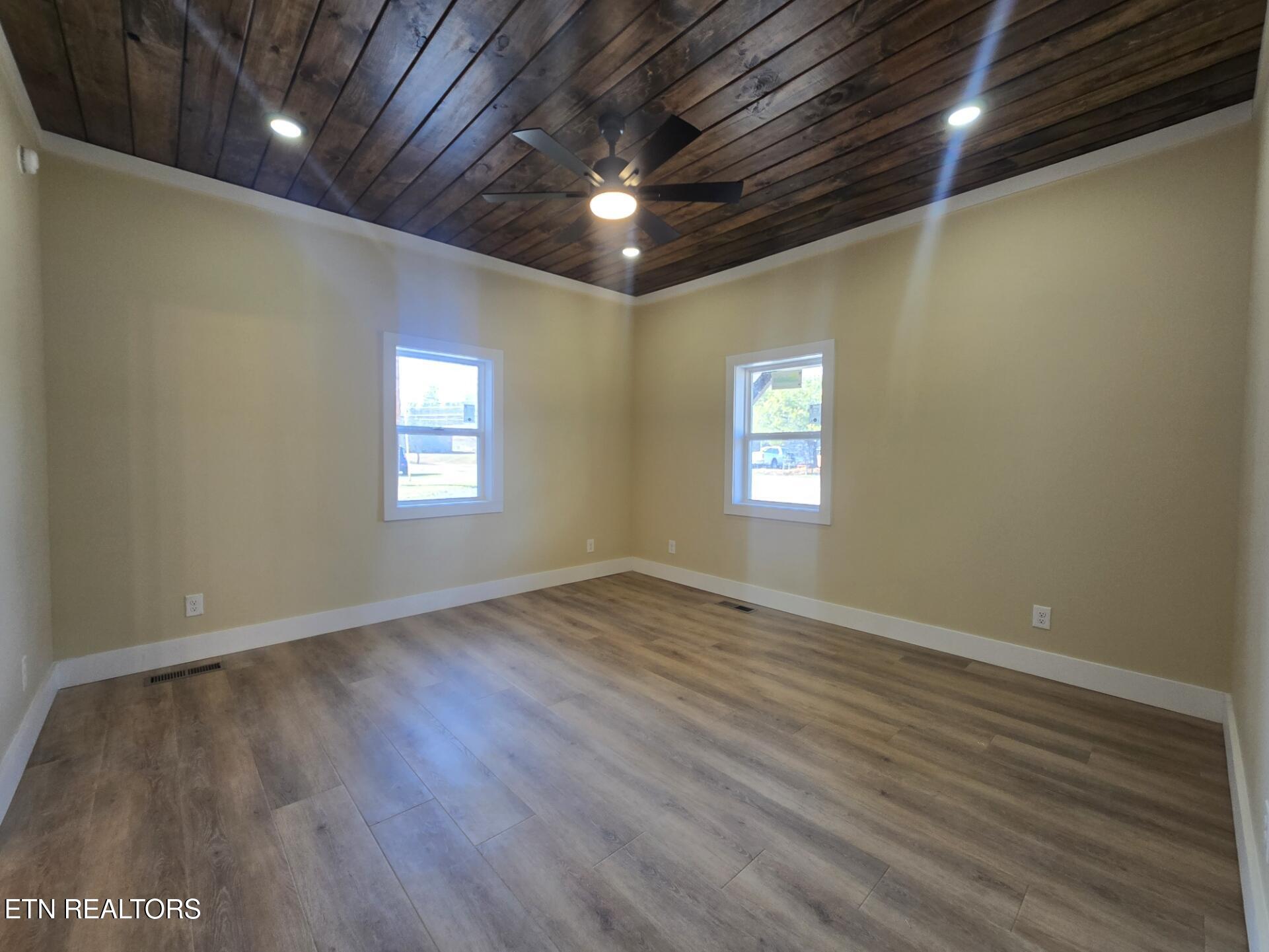 576 Stanley Street Oneida TN 37841