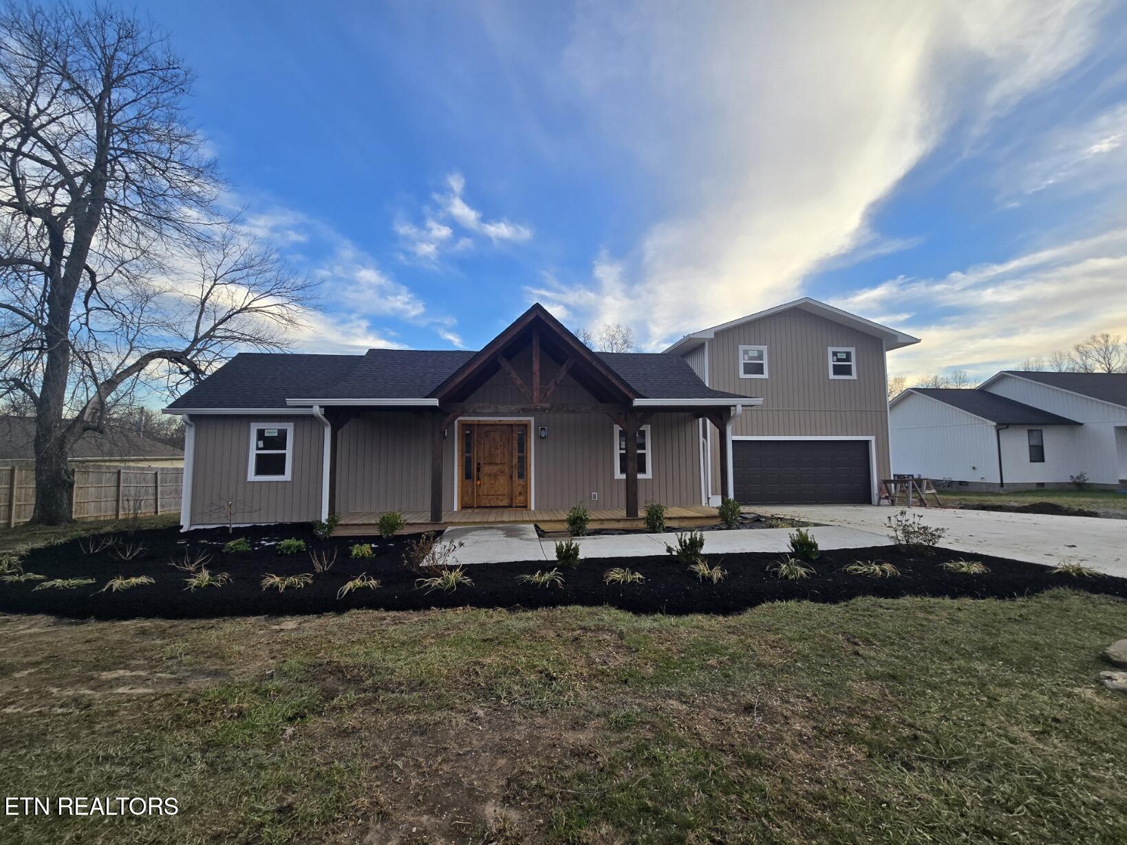 576 Stanley Street Oneida TN 37841