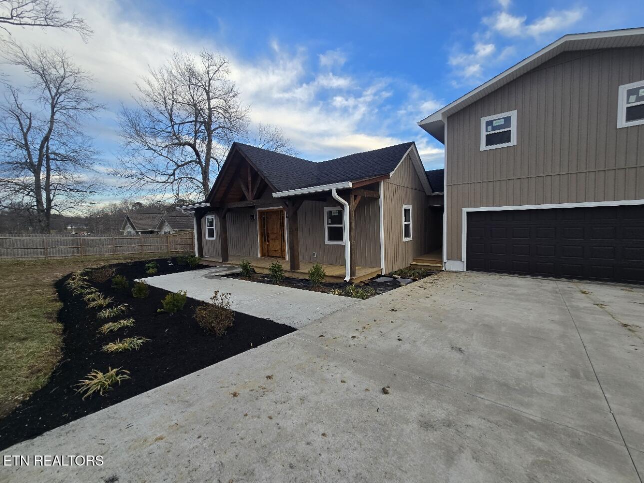 576 Stanley Street Oneida TN 37841