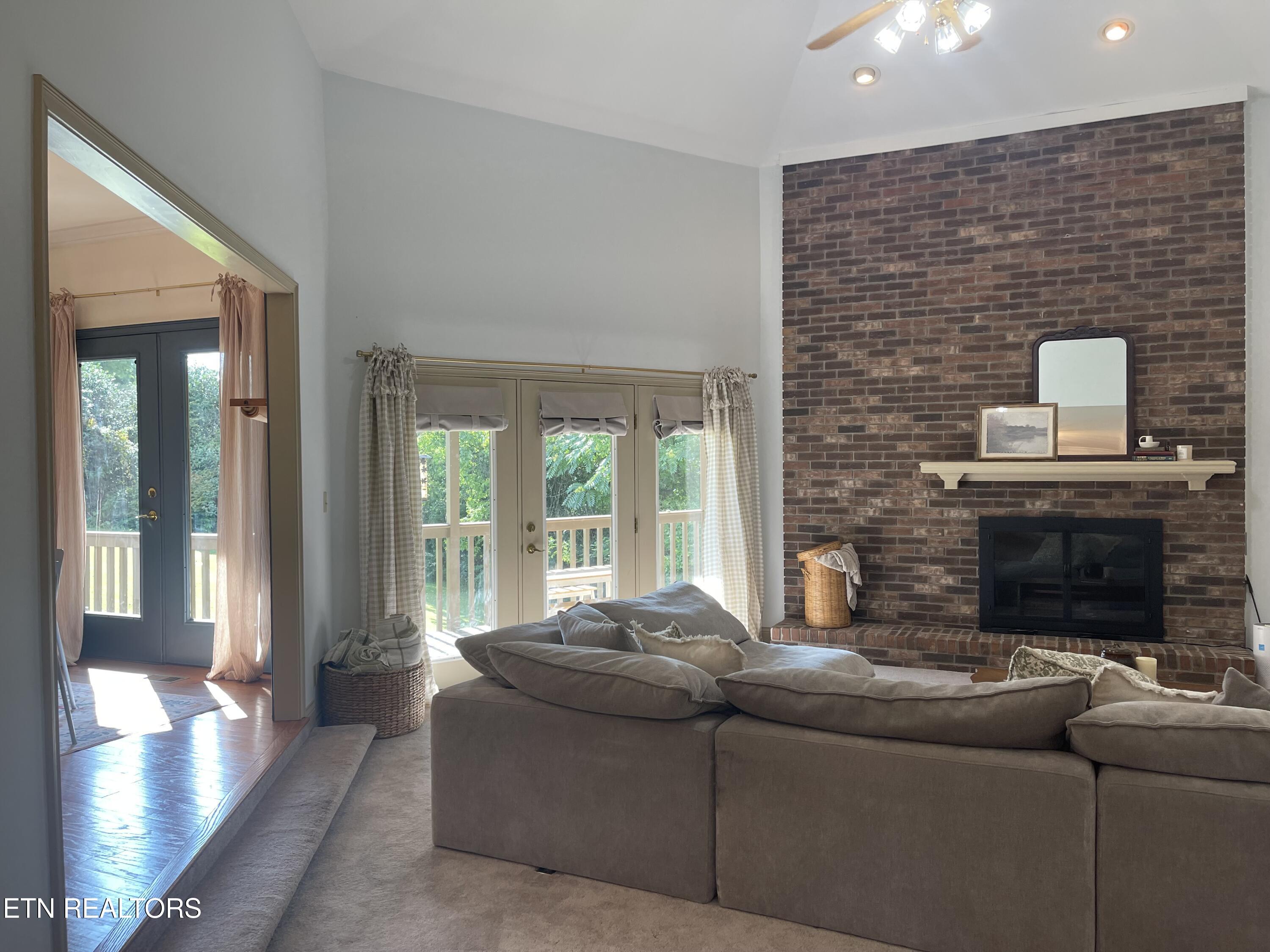103 Farmington Place Clinton TN 37716