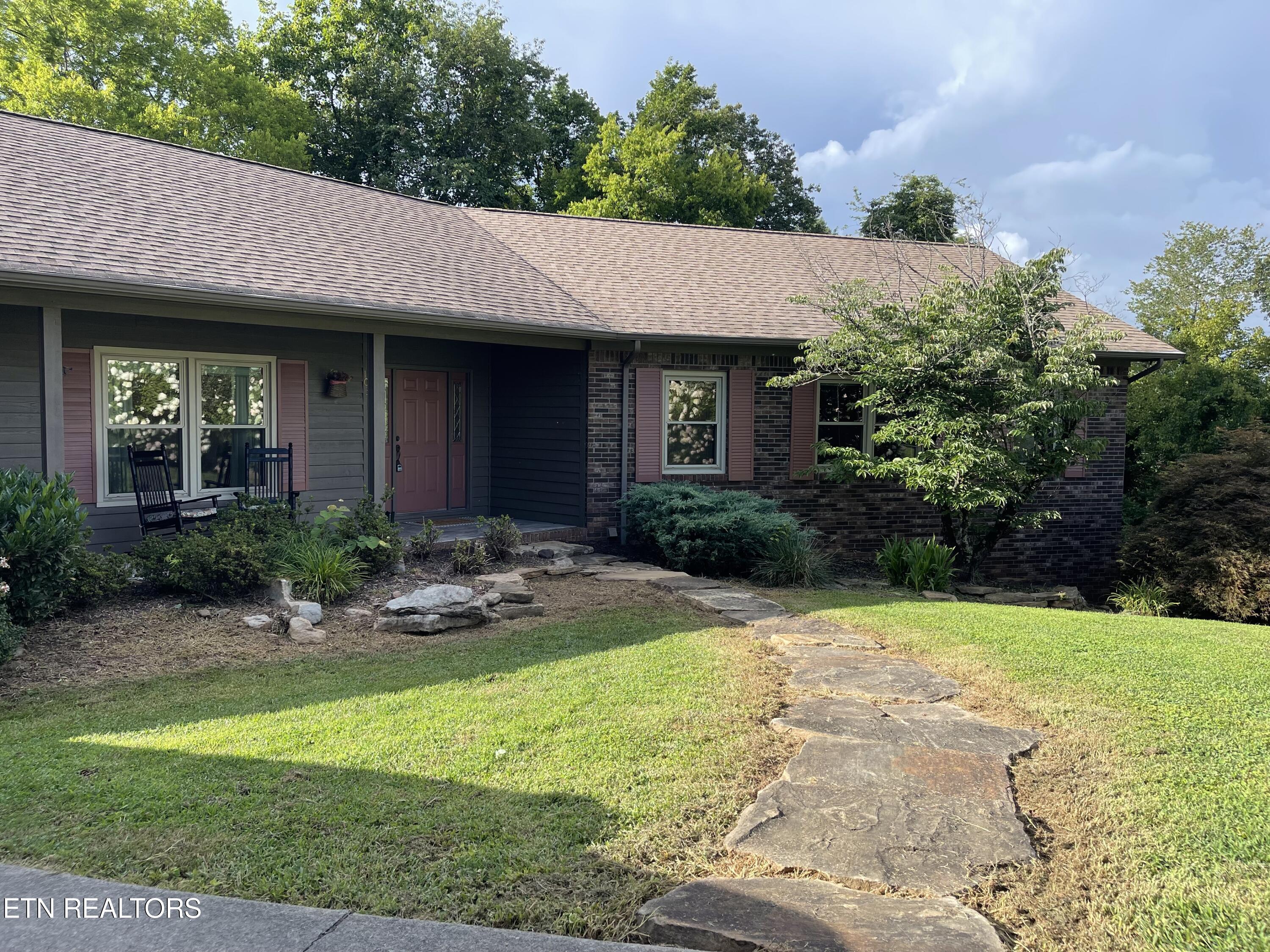 103 Farmington Place Clinton TN 37716