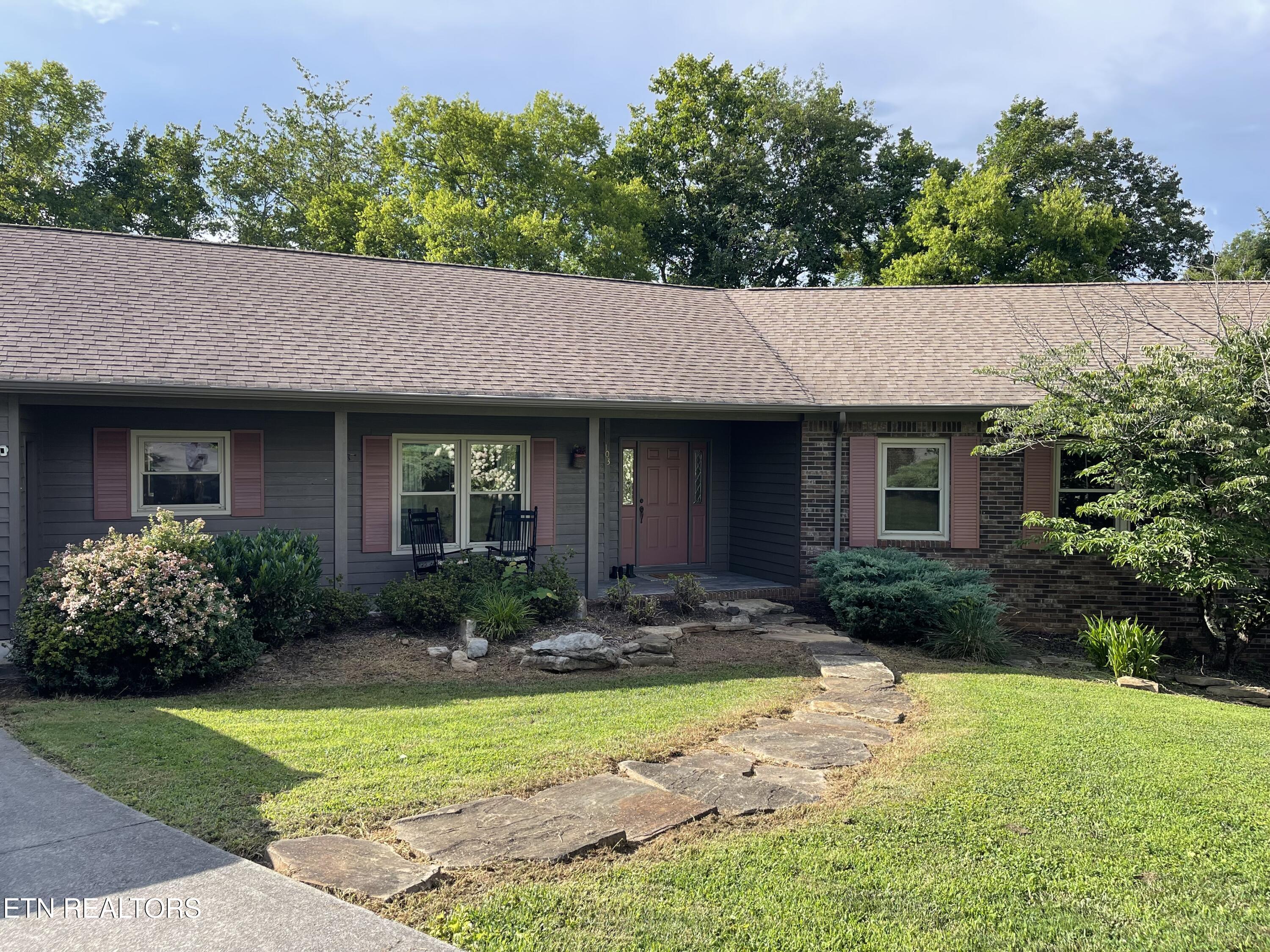 103 Farmington Place Clinton TN 37716