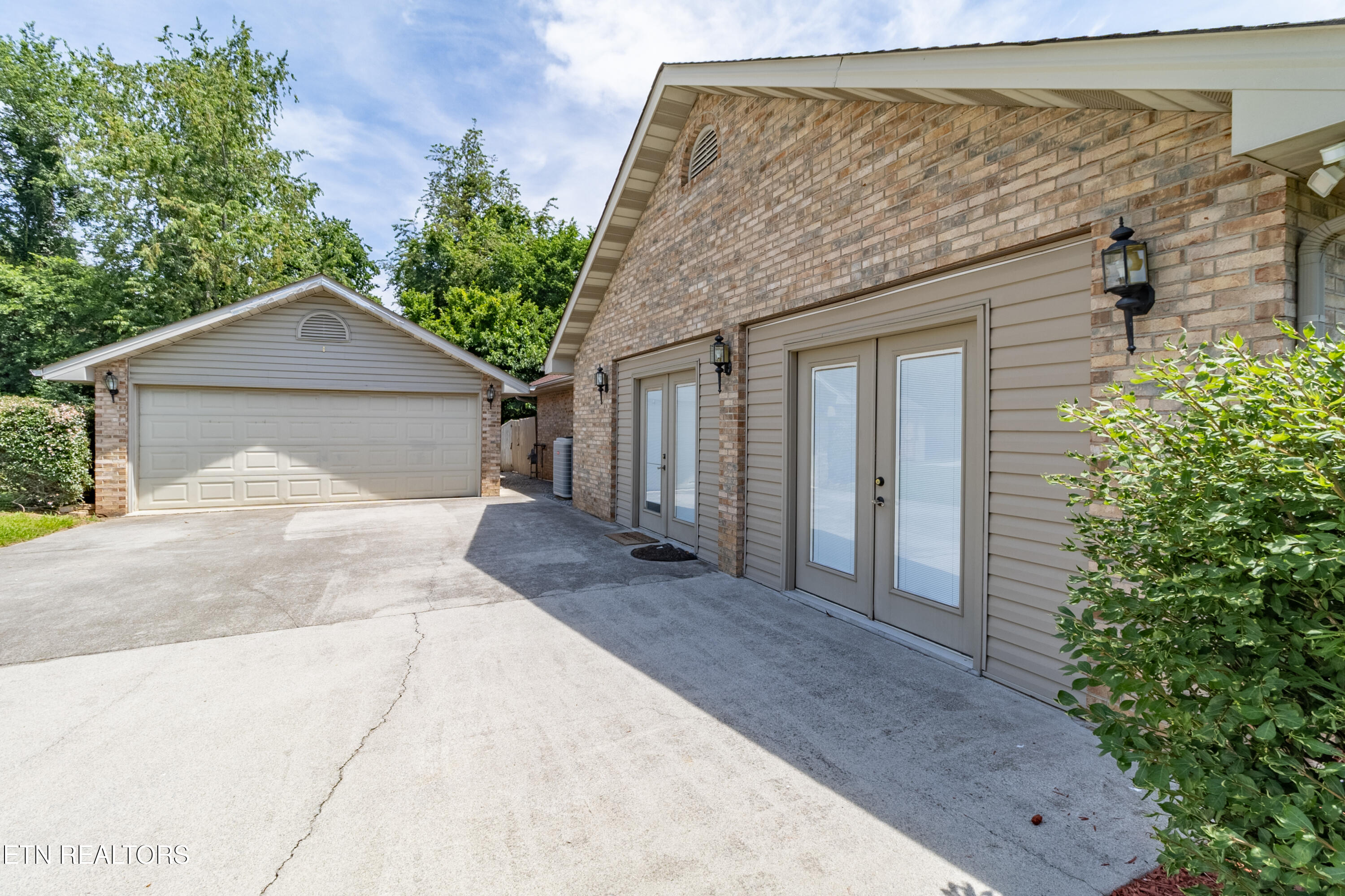 1525 Double D Drive Sevierville TN 37876