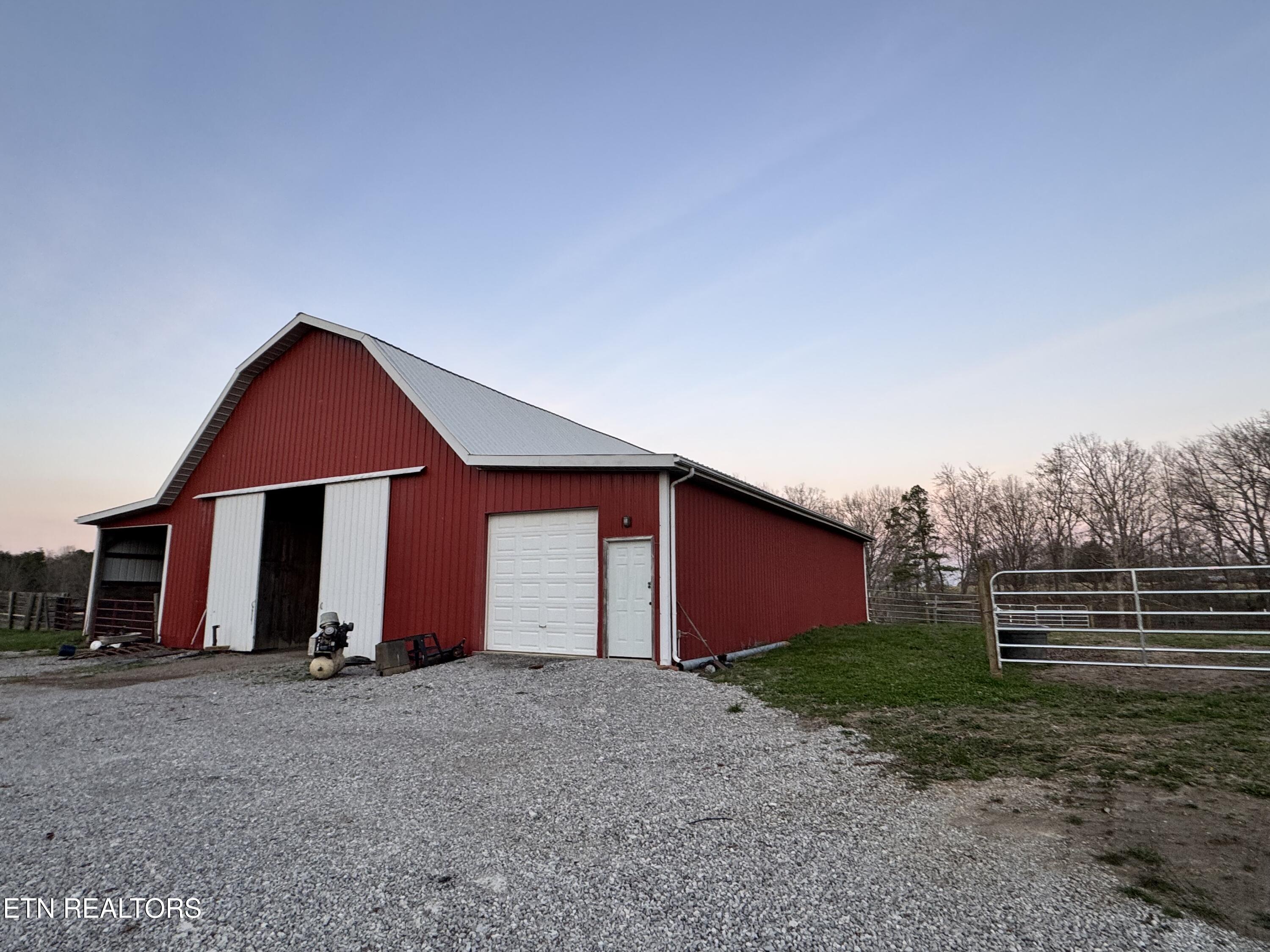 5519 S York Highway Grimsley TN 38565