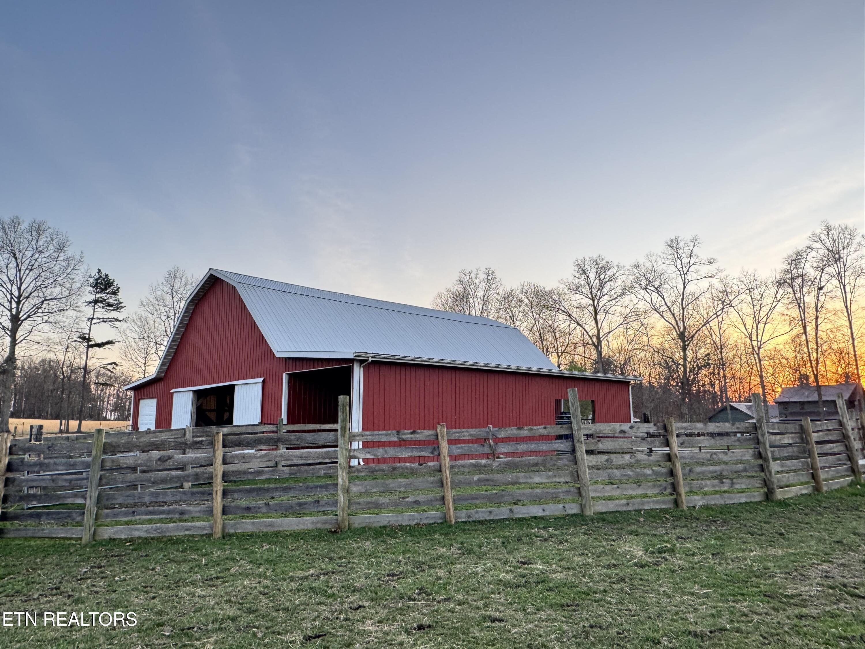 5519 S York Highway Grimsley TN 38565