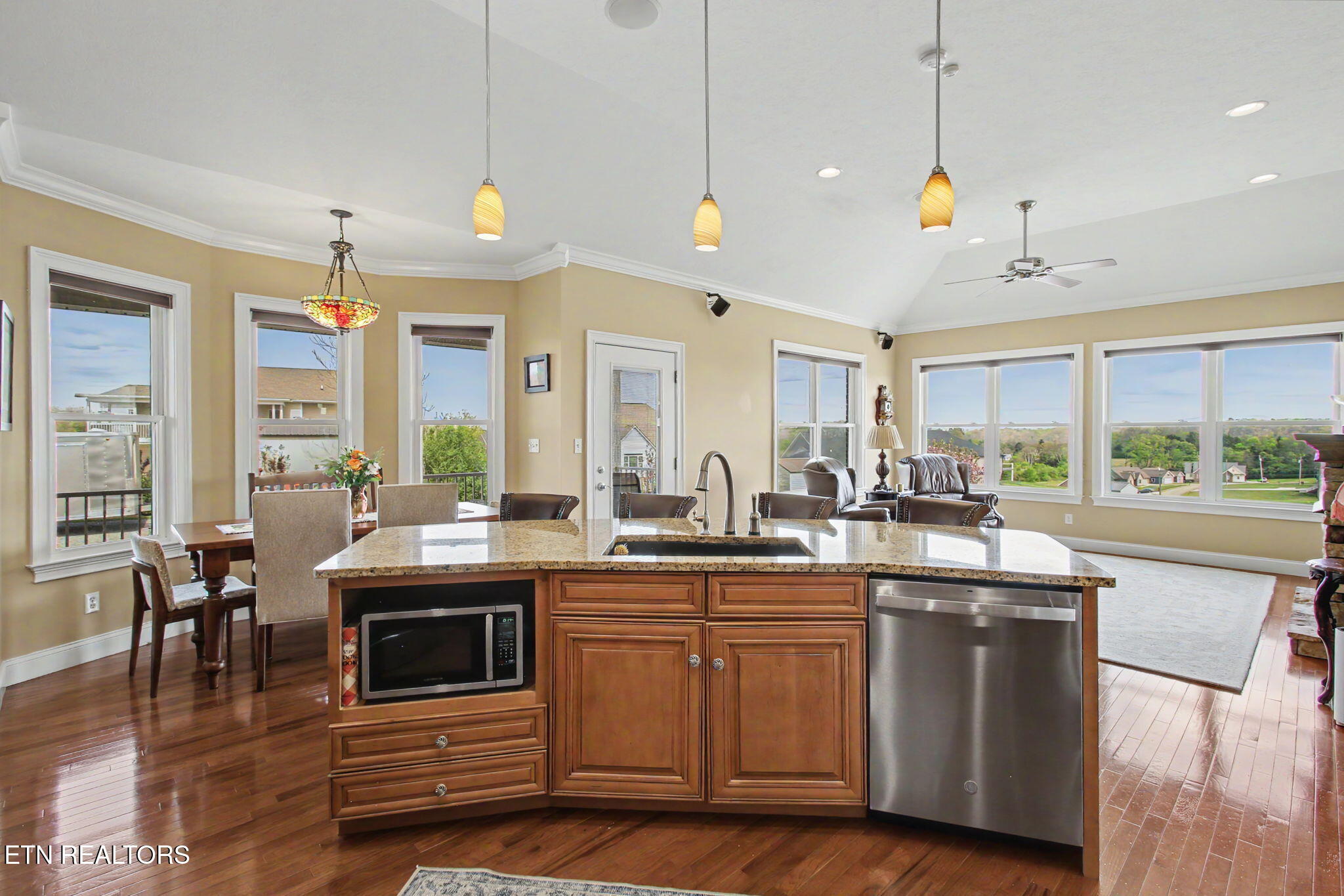 370 Leeper Overlook Dandridge TN 37725