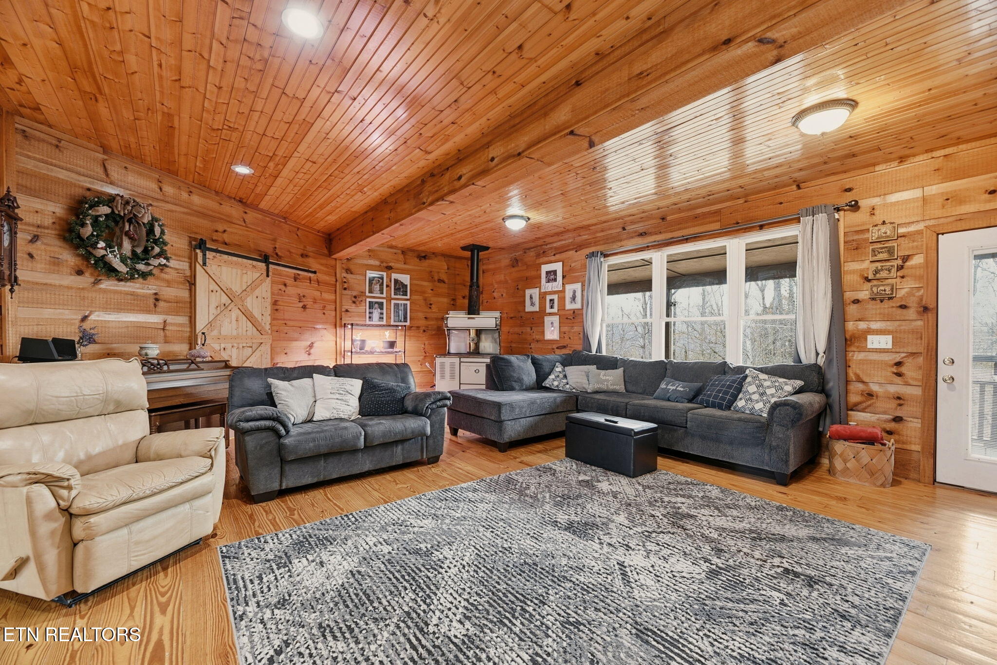 445 & 443 Leighton Lane Jacksboro TN 37757