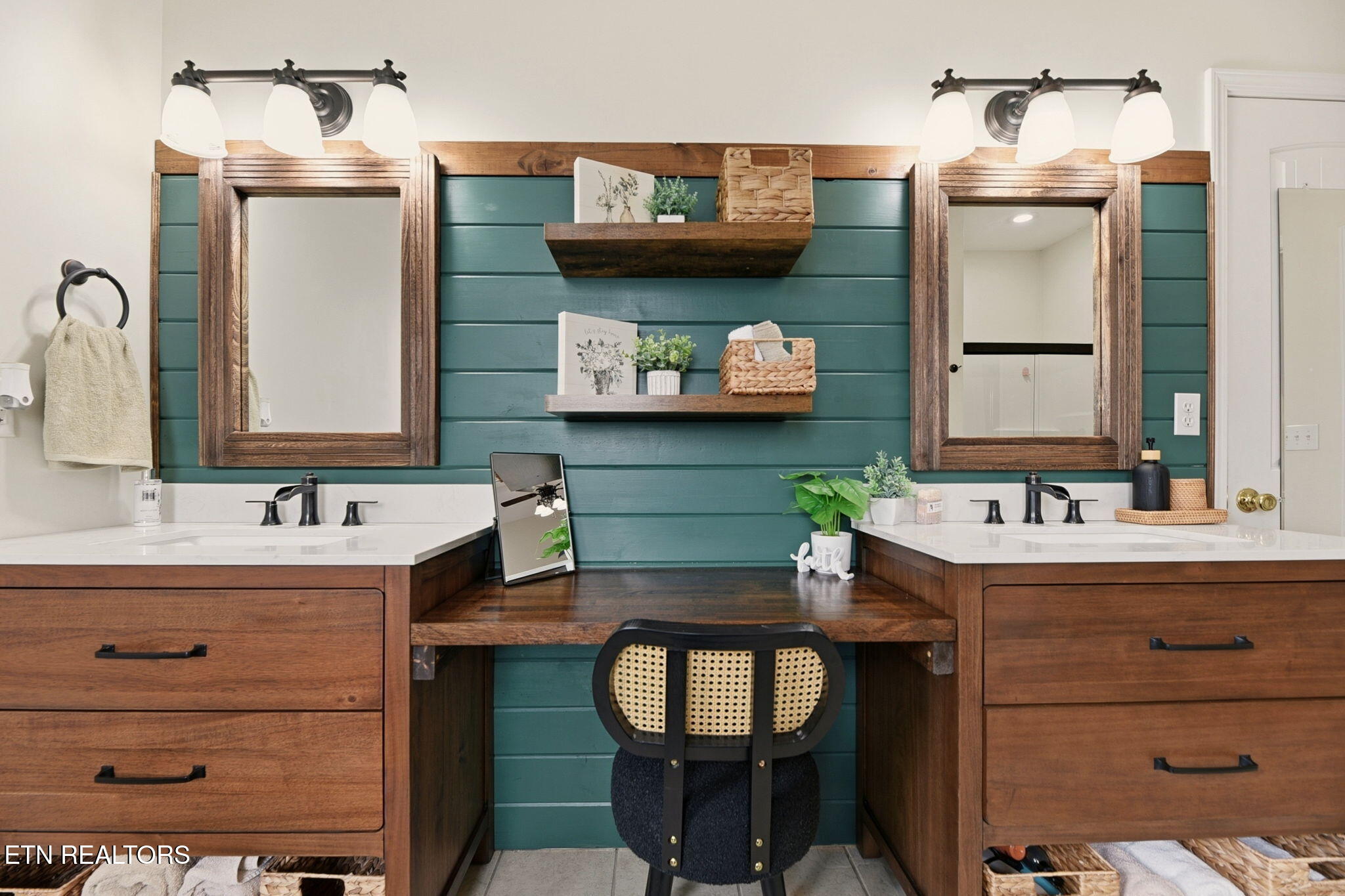 445 & 443 Leighton Lane Jacksboro TN 37757