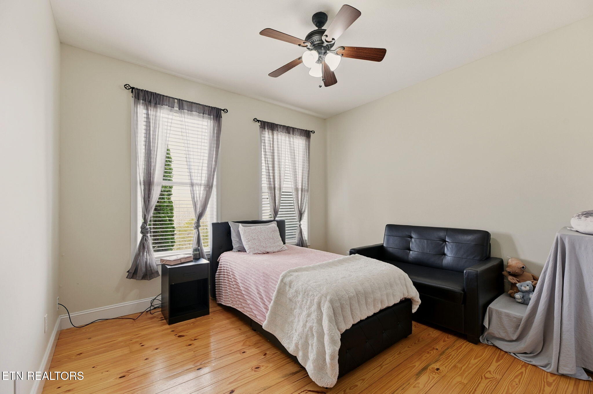 445 & 443 Leighton Lane Jacksboro TN 37757