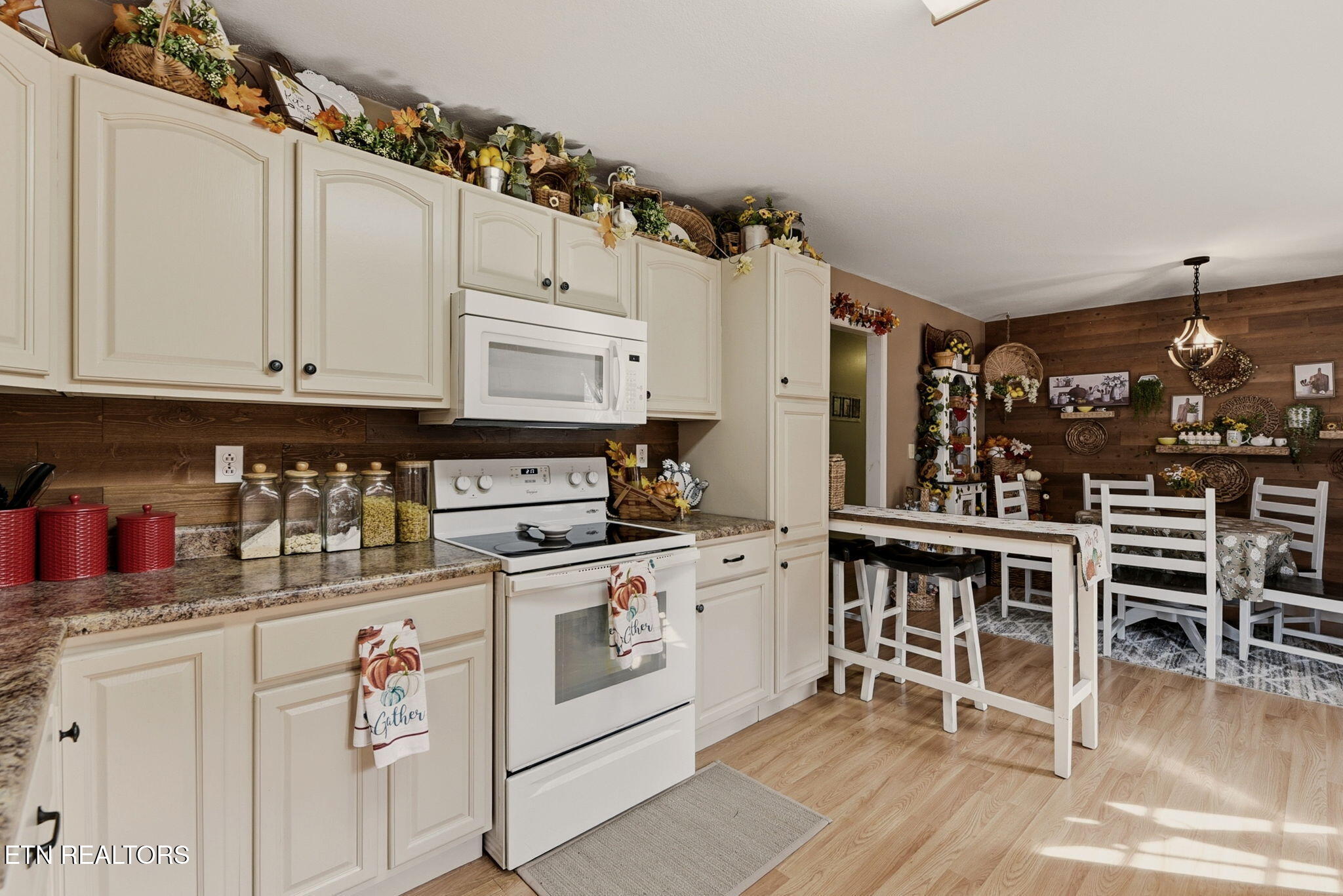 445 & 443 Leighton Lane Jacksboro TN 37757