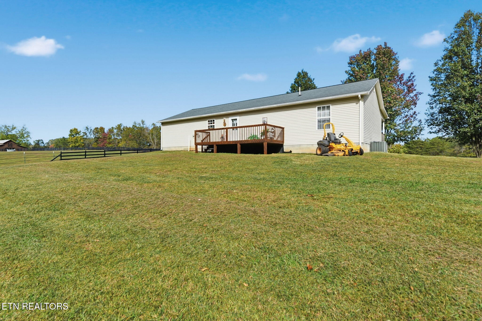 445 & 443 Leighton Lane Jacksboro TN 37757