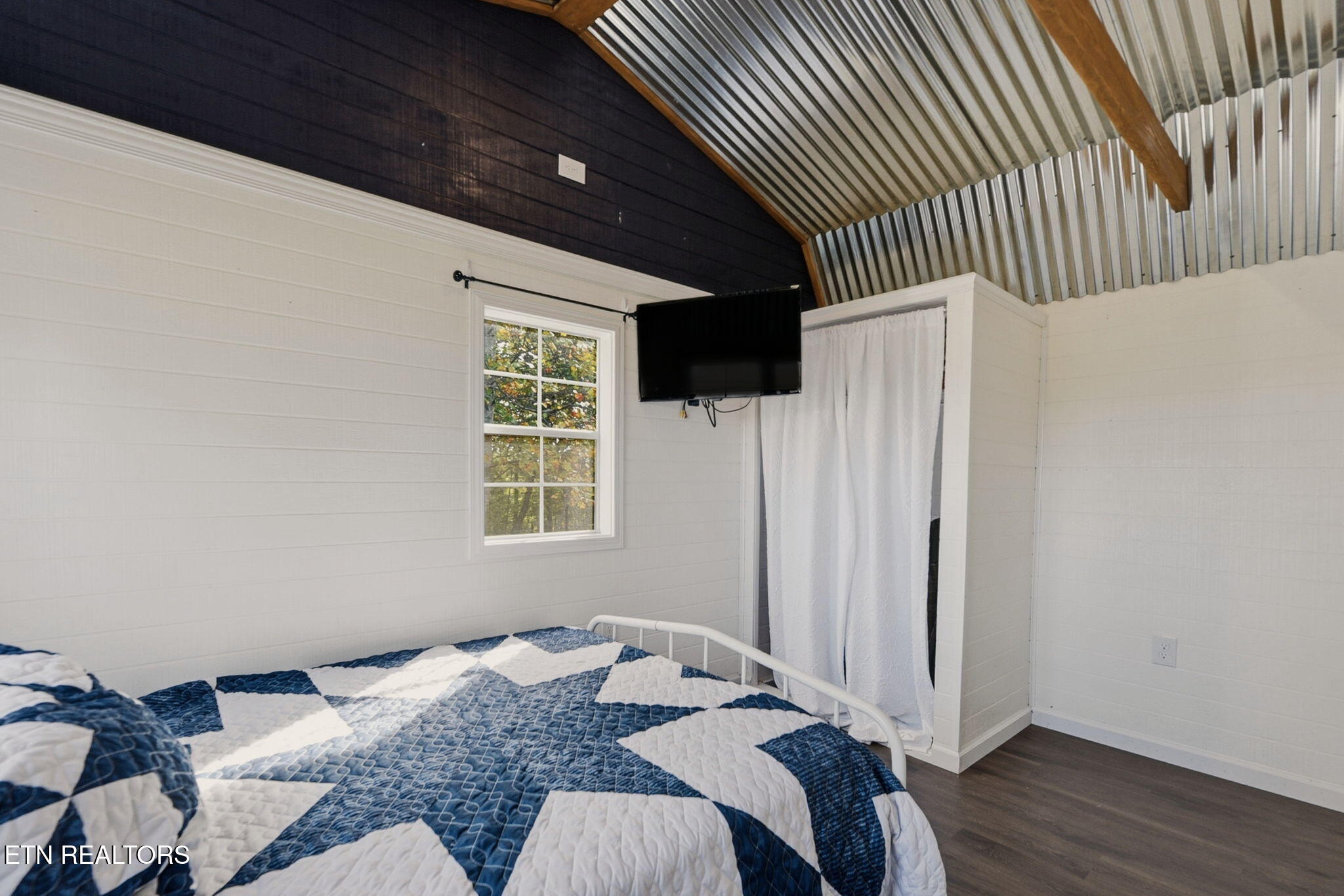 445 & 443 Leighton Lane Jacksboro TN 37757