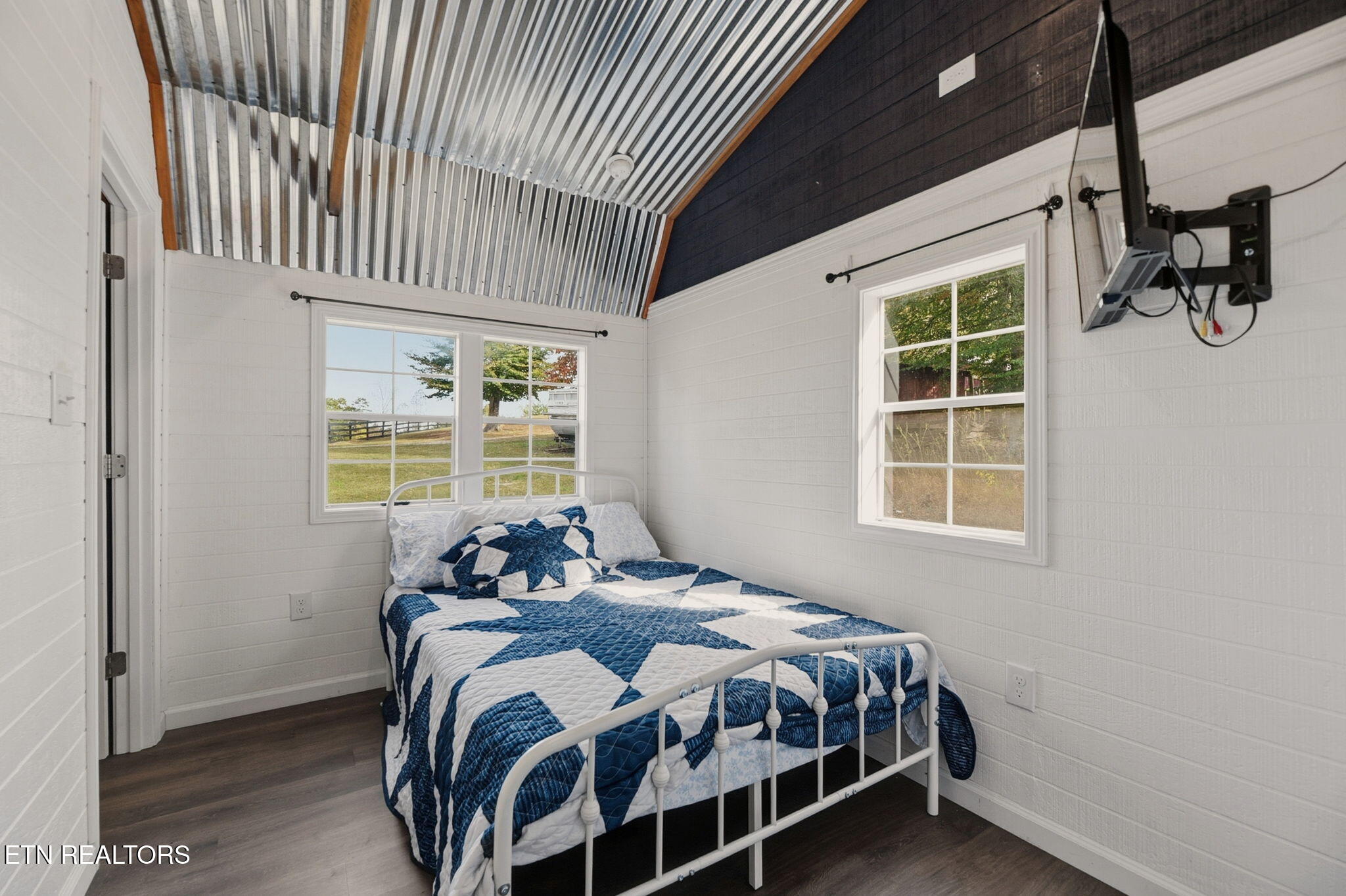 445 & 443 Leighton Lane Jacksboro TN 37757