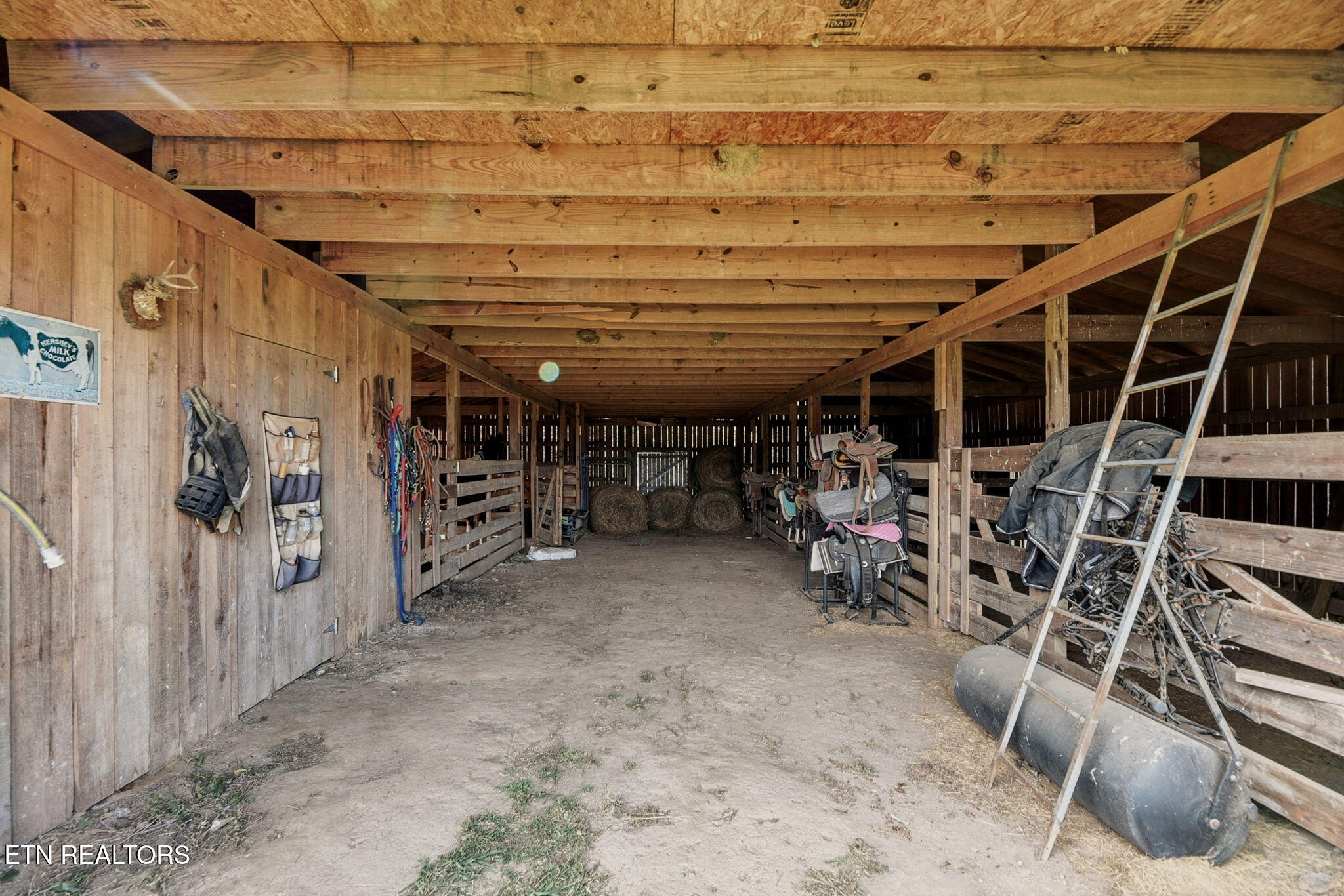 445 & 443 Leighton Lane Jacksboro TN 37757