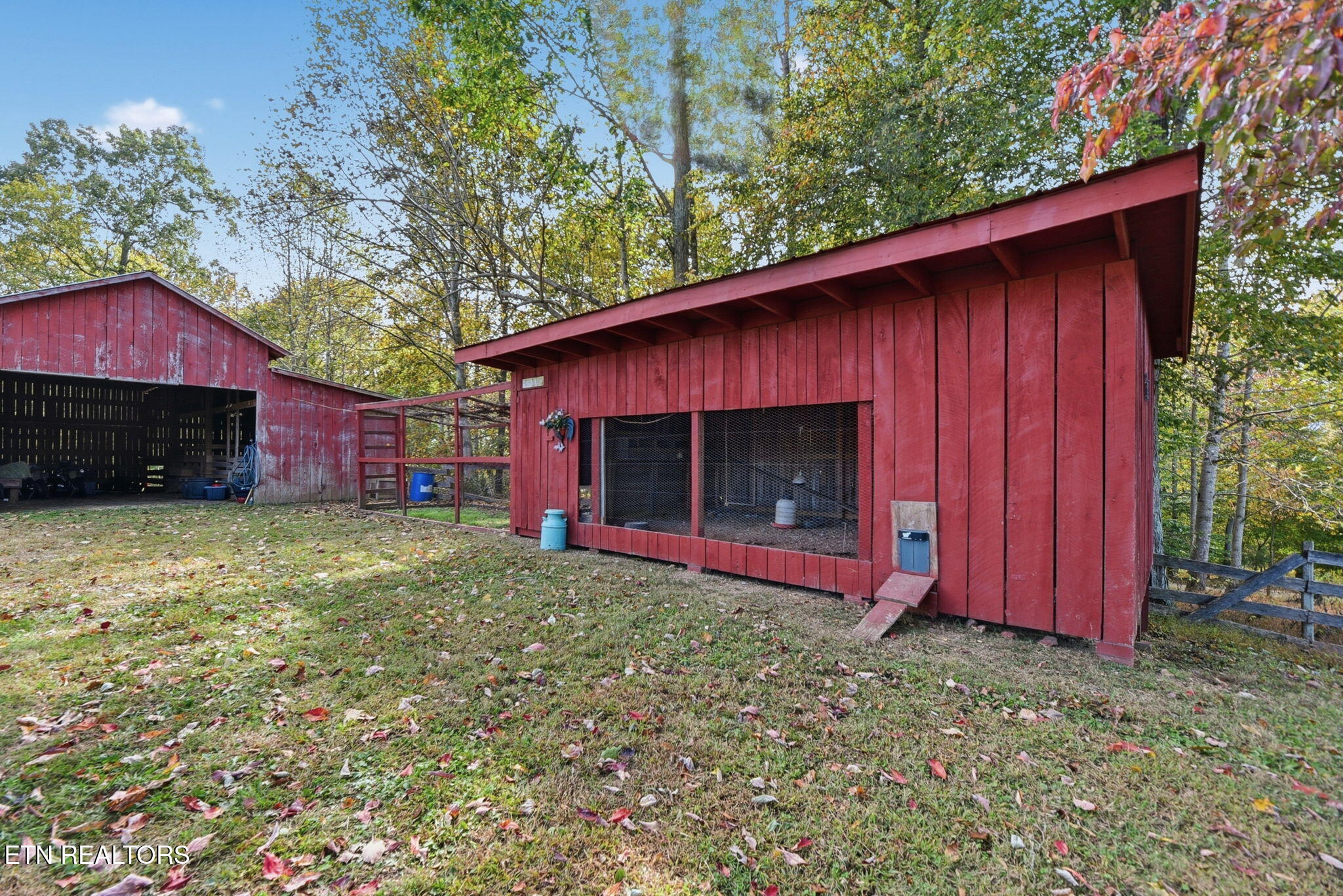 445 & 443 Leighton Lane Jacksboro TN 37757