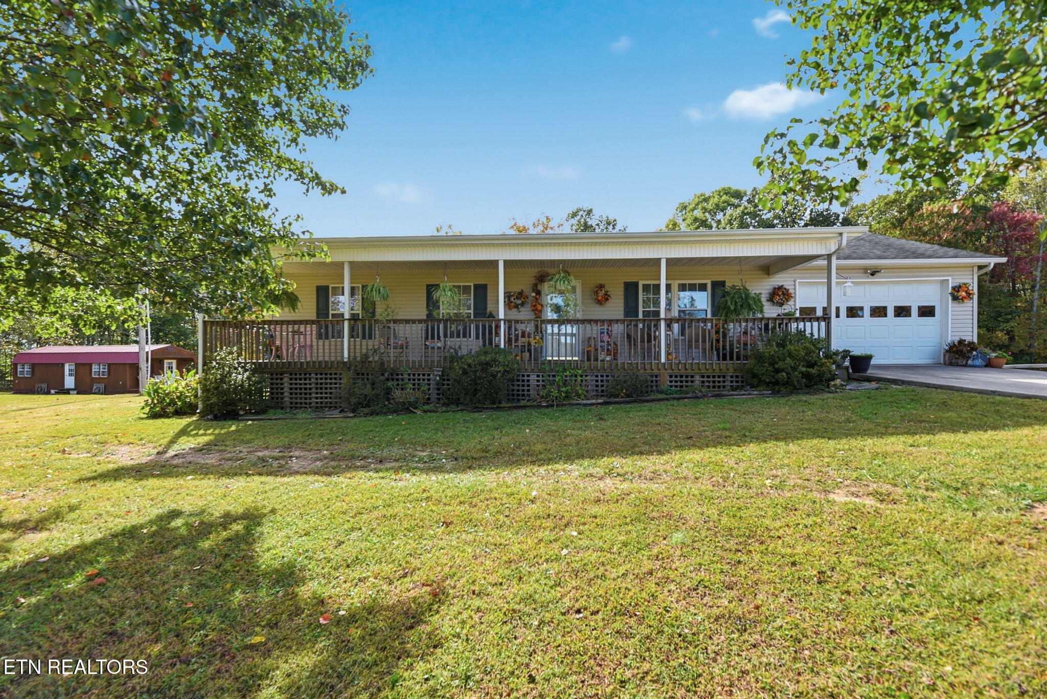 445 & 443 Leighton Lane Jacksboro TN 37757