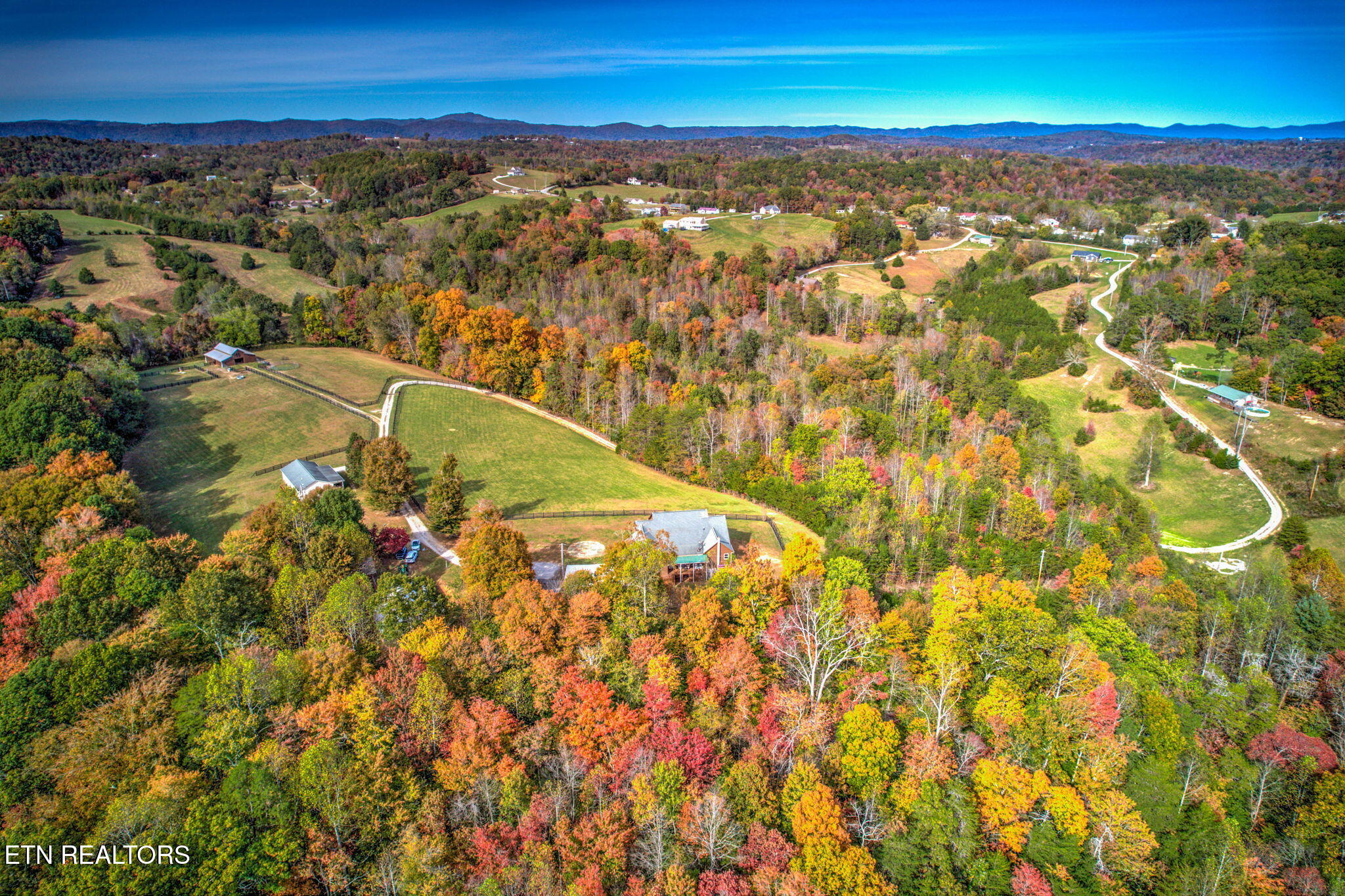 445 & 443 Leighton Lane Jacksboro TN 37757