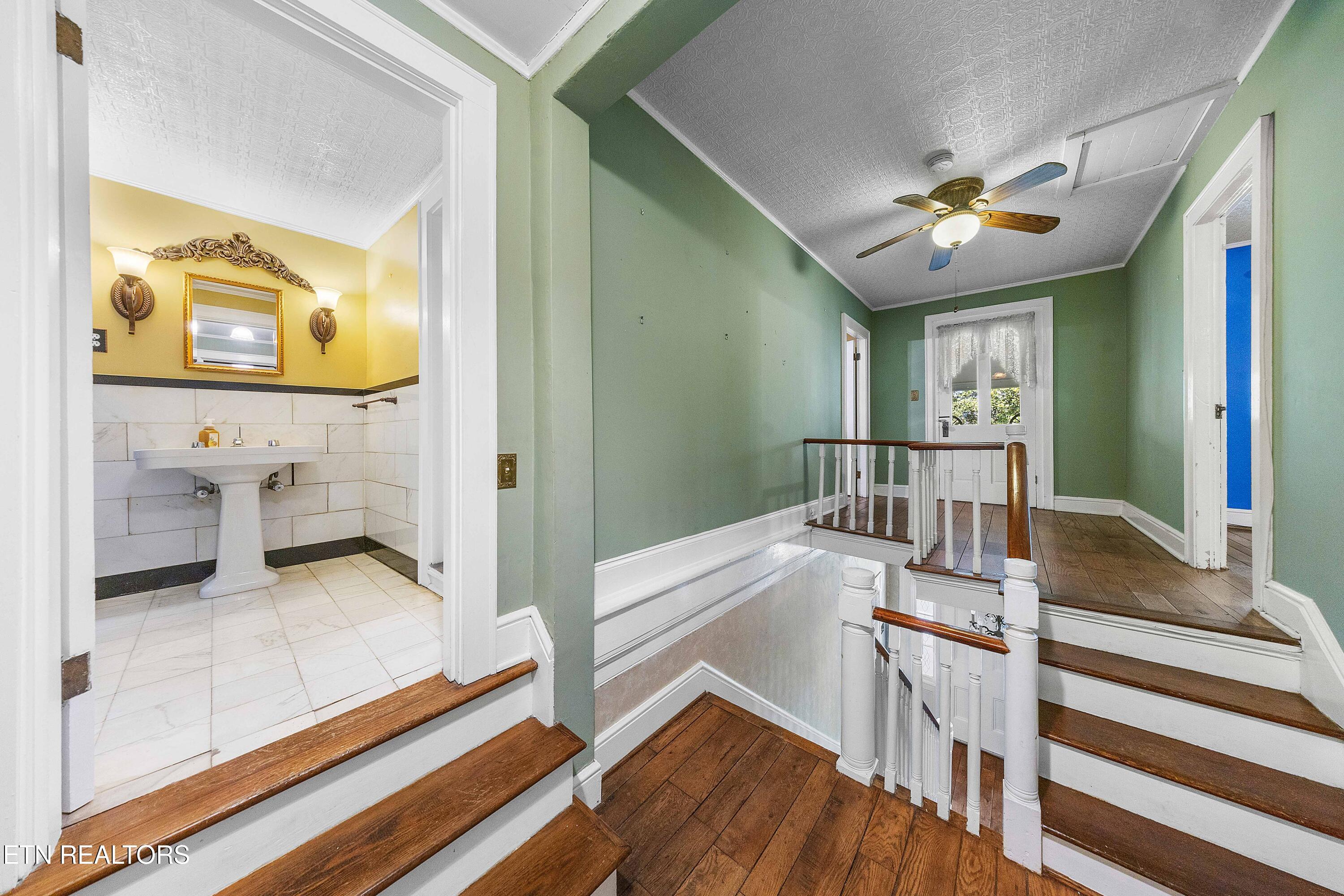 453 Oliver Springs Highway Clinton TN 37716