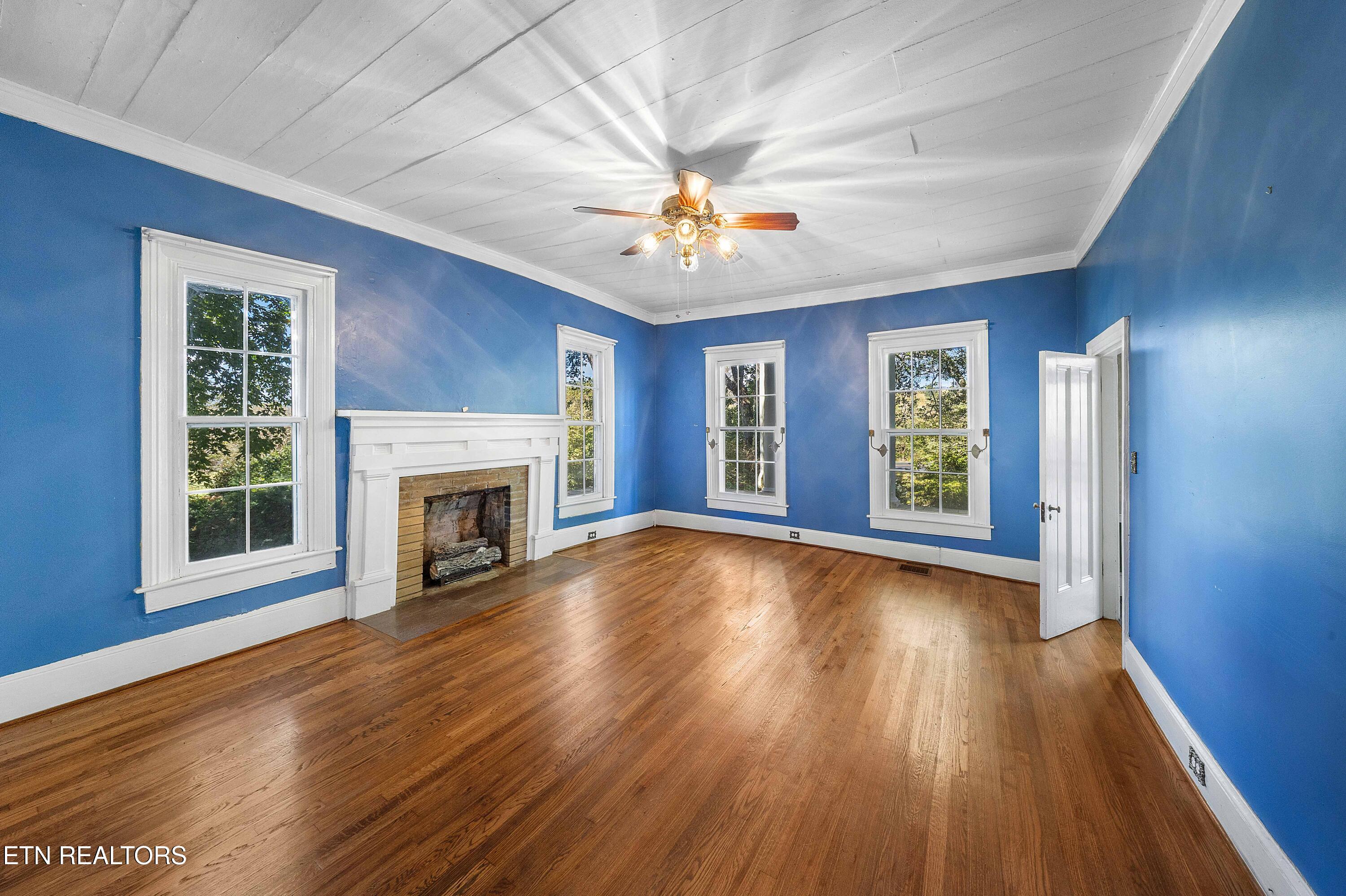 453 Oliver Springs Highway Clinton TN 37716