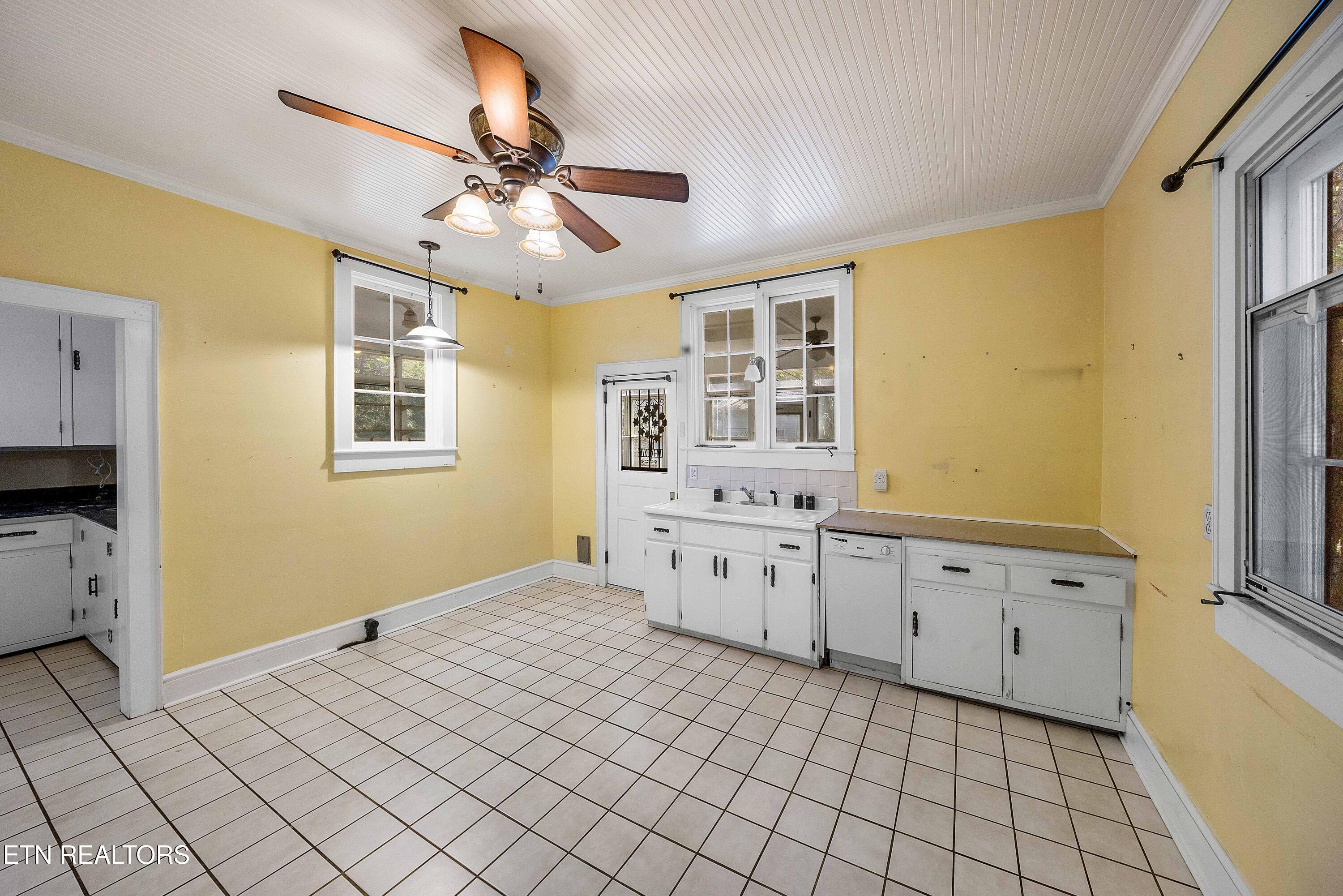453 Oliver Springs Highway Clinton TN 37716