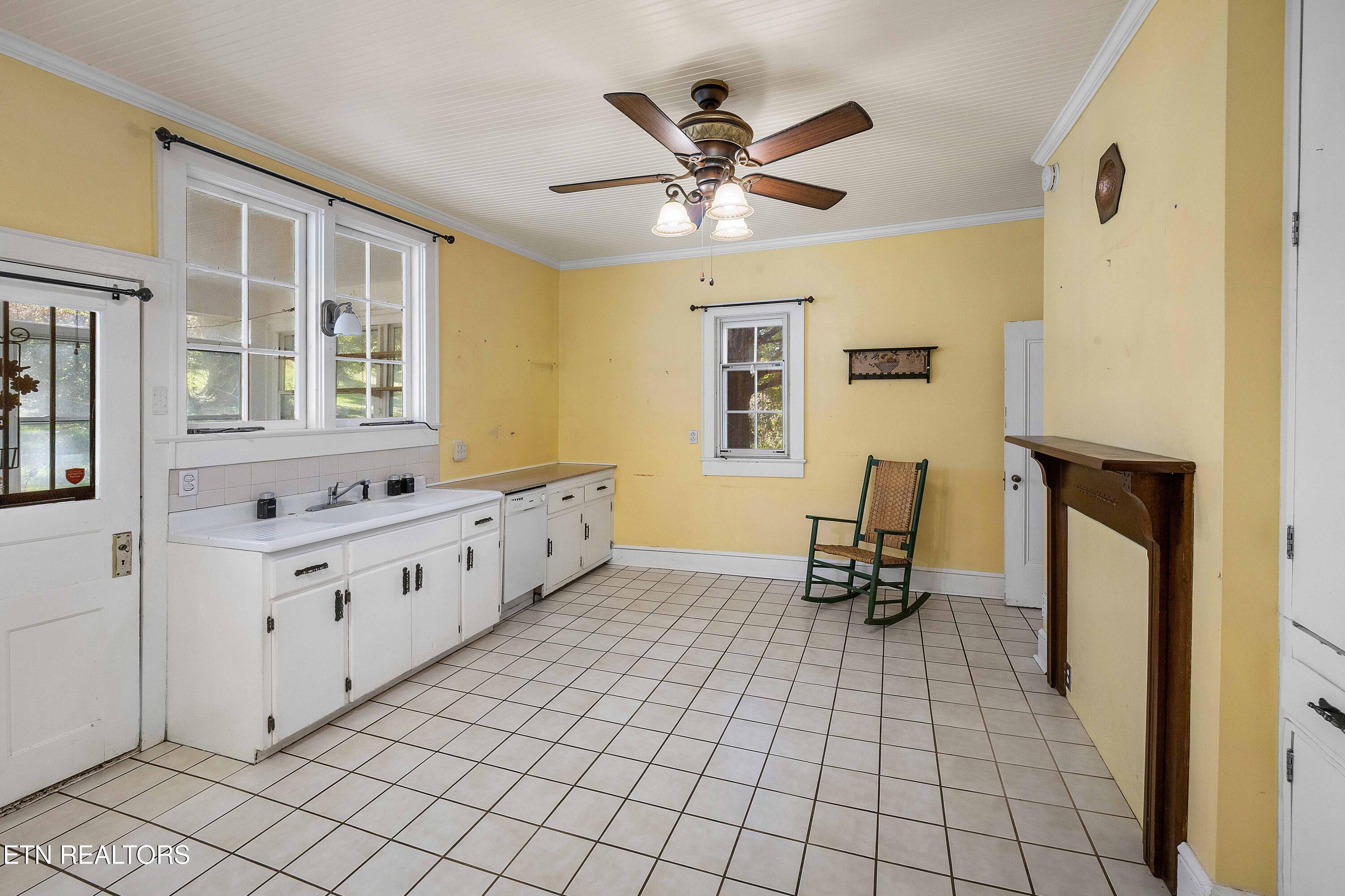 453 Oliver Springs Highway Clinton TN 37716