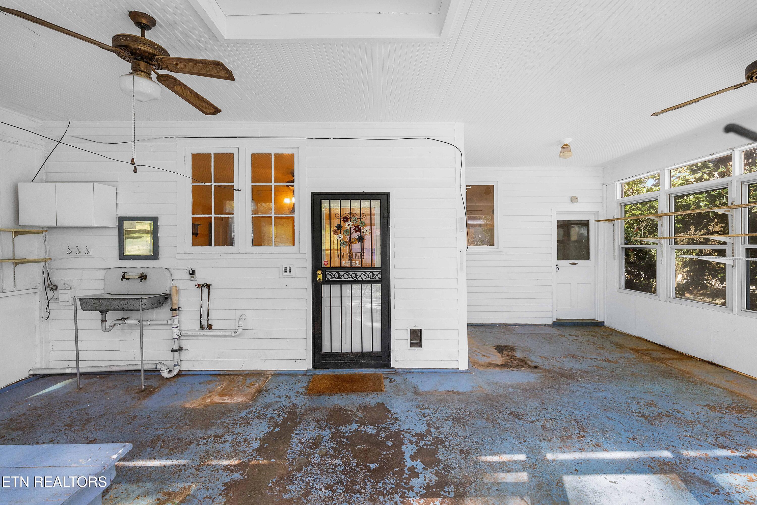 453 Oliver Springs Highway Clinton TN 37716