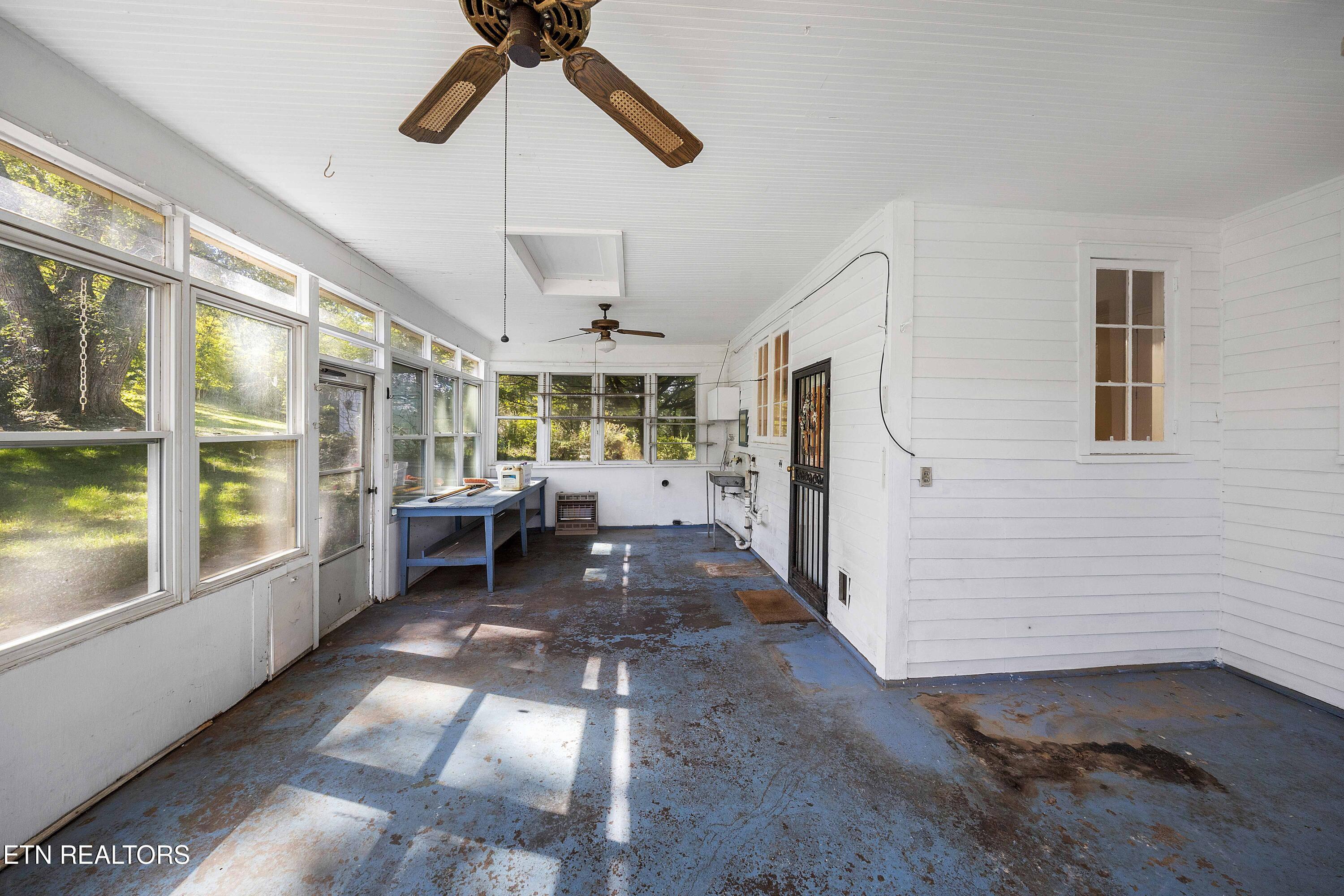 453 Oliver Springs Highway Clinton TN 37716