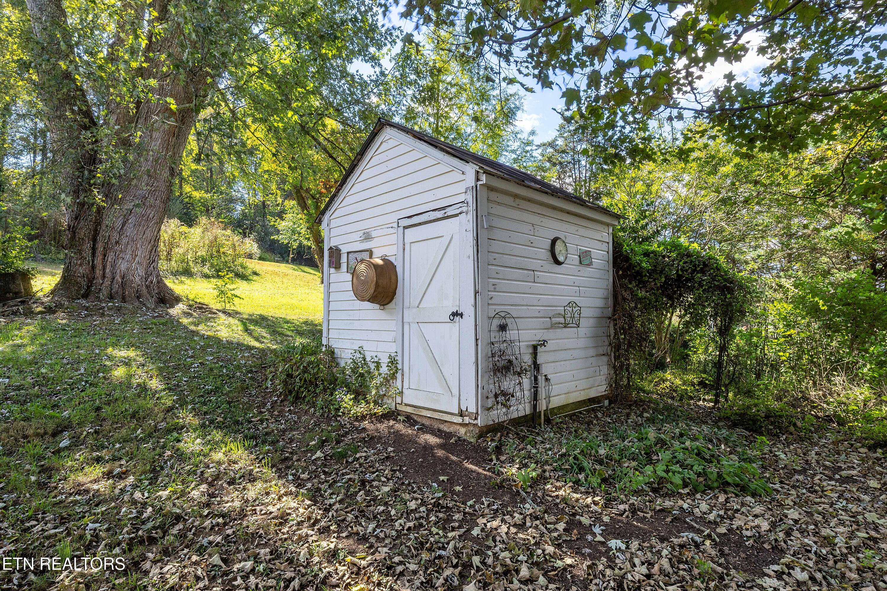 453 Oliver Springs Highway Clinton TN 37716