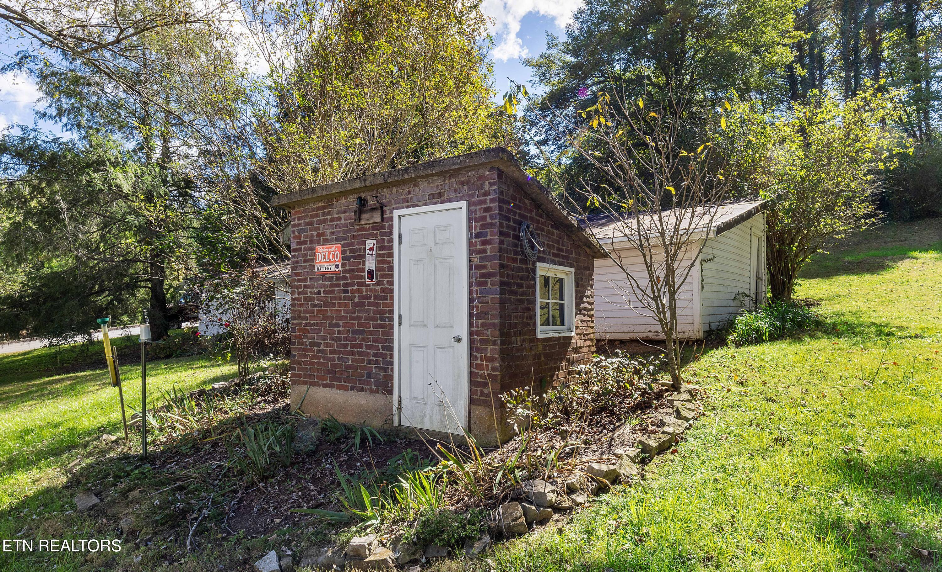 453 Oliver Springs Highway Clinton TN 37716