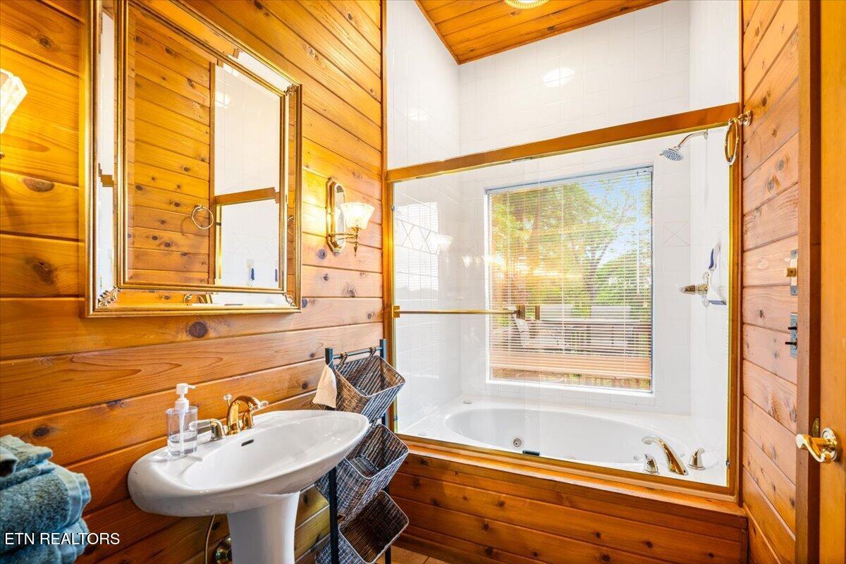1186 Deerfield Way Lafollette TN 37766
